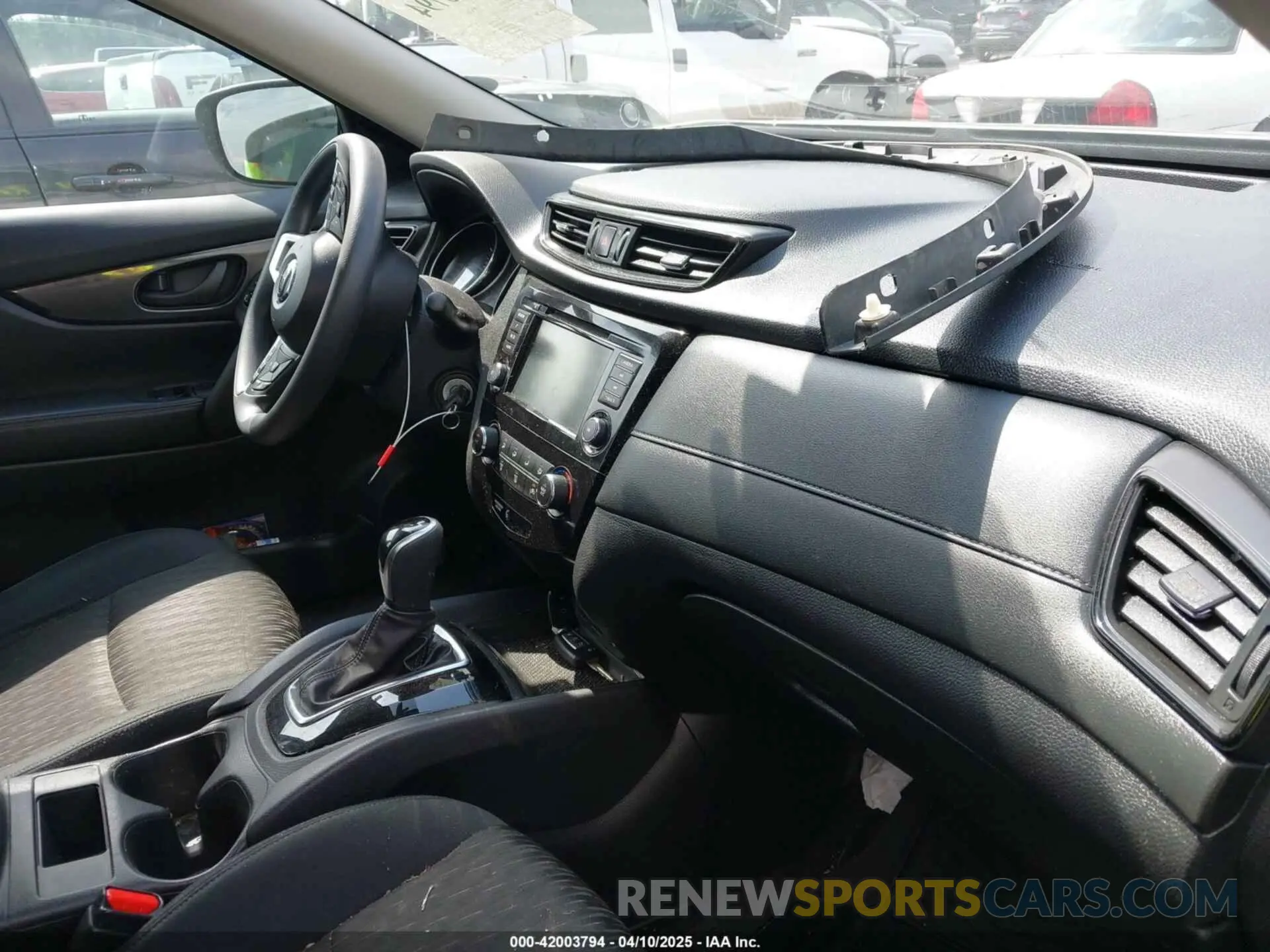 5 Photograph of a damaged car 5N1AT2MV4LC787028 NISSAN ROGUE 2020