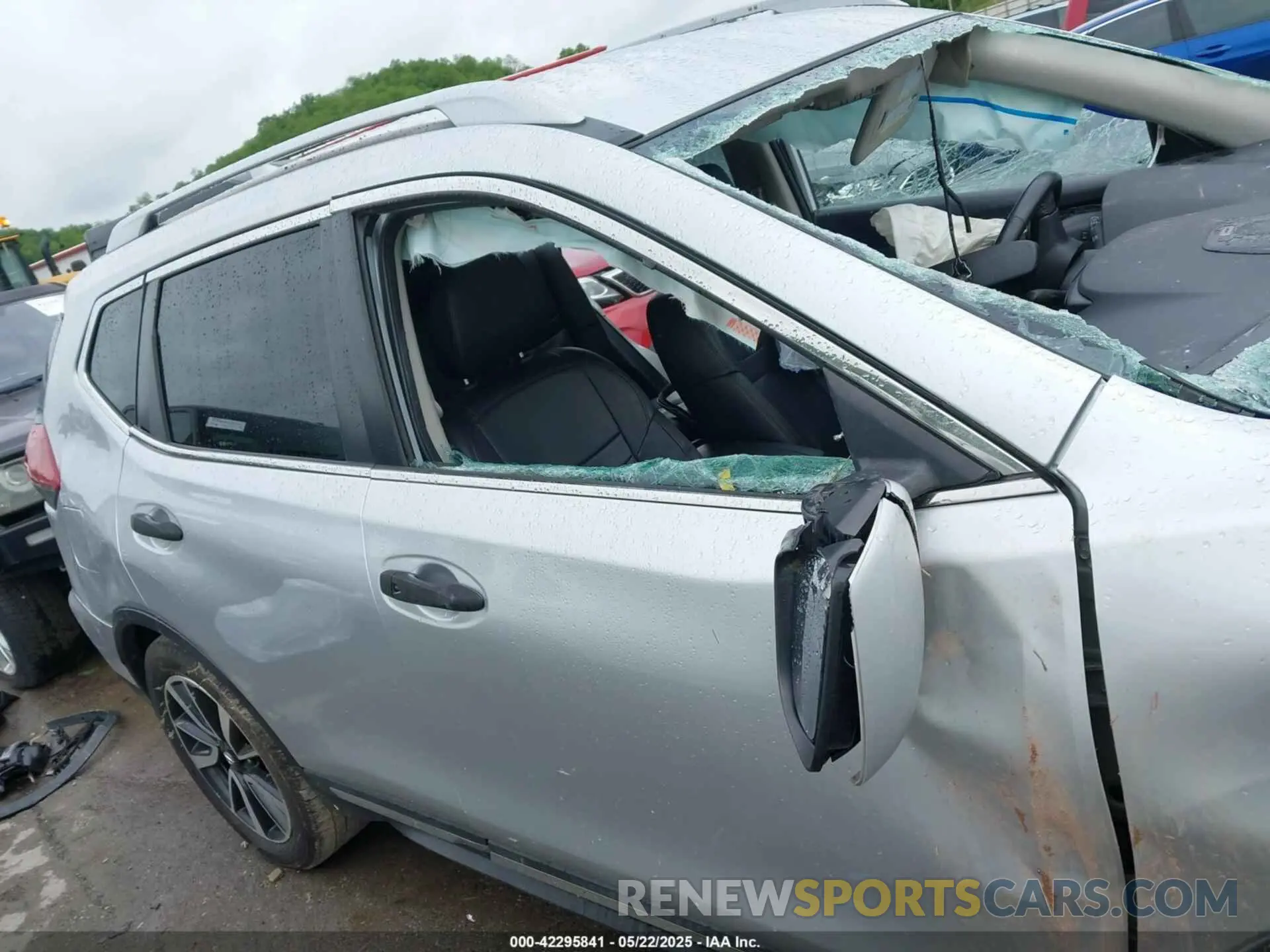 12 Photograph of a damaged car 5N1AT2MV5LC708045 NISSAN ROGUE 2020