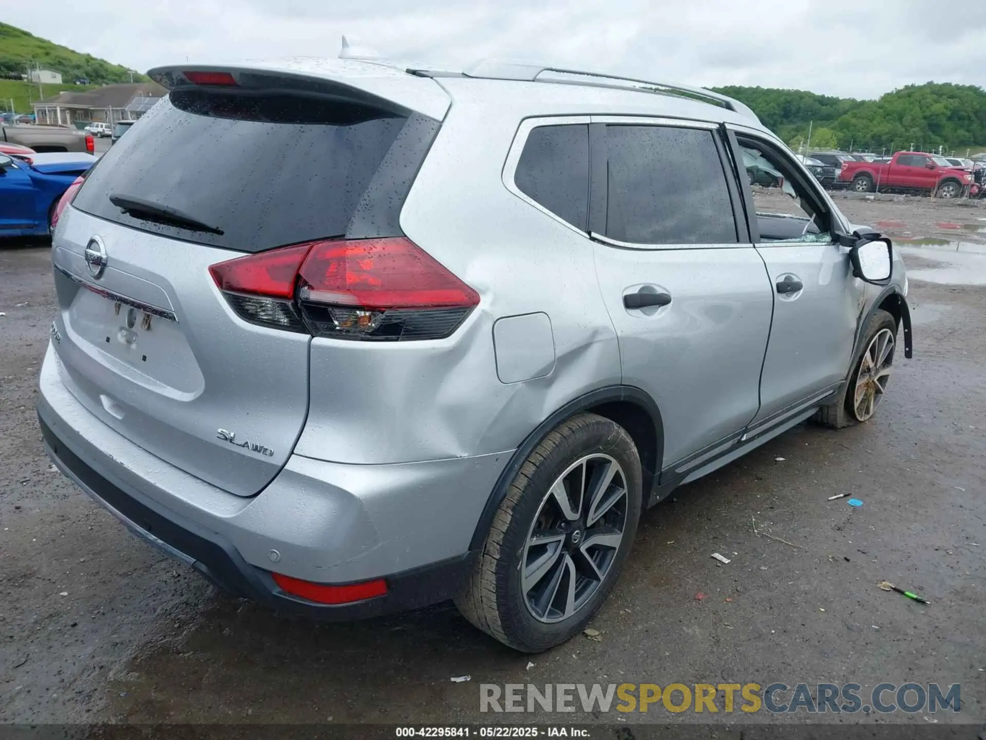 4 Photograph of a damaged car 5N1AT2MV5LC708045 NISSAN ROGUE 2020