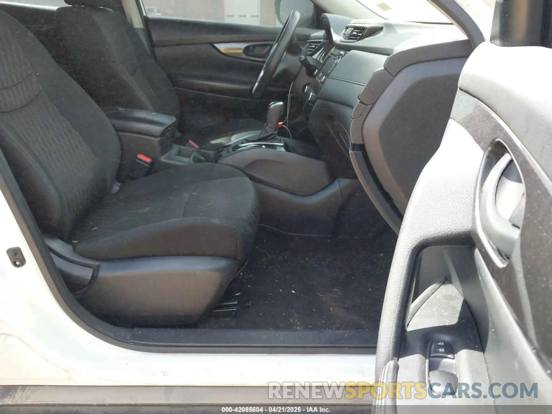5 Photograph of a damaged car 5N1AT2MV5LC751171 NISSAN ROGUE 2020