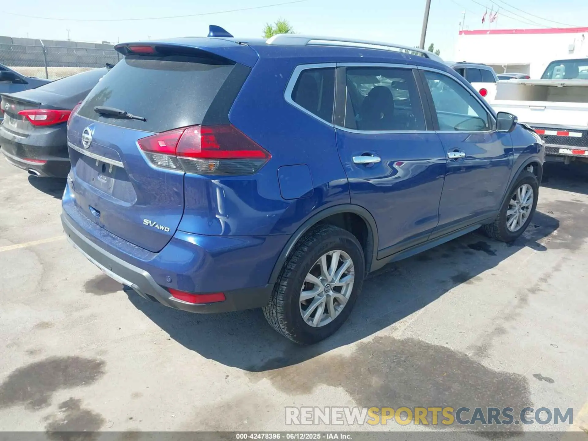 4 Photograph of a damaged car 5N1AT2MV5LC767709 NISSAN ROGUE 2020