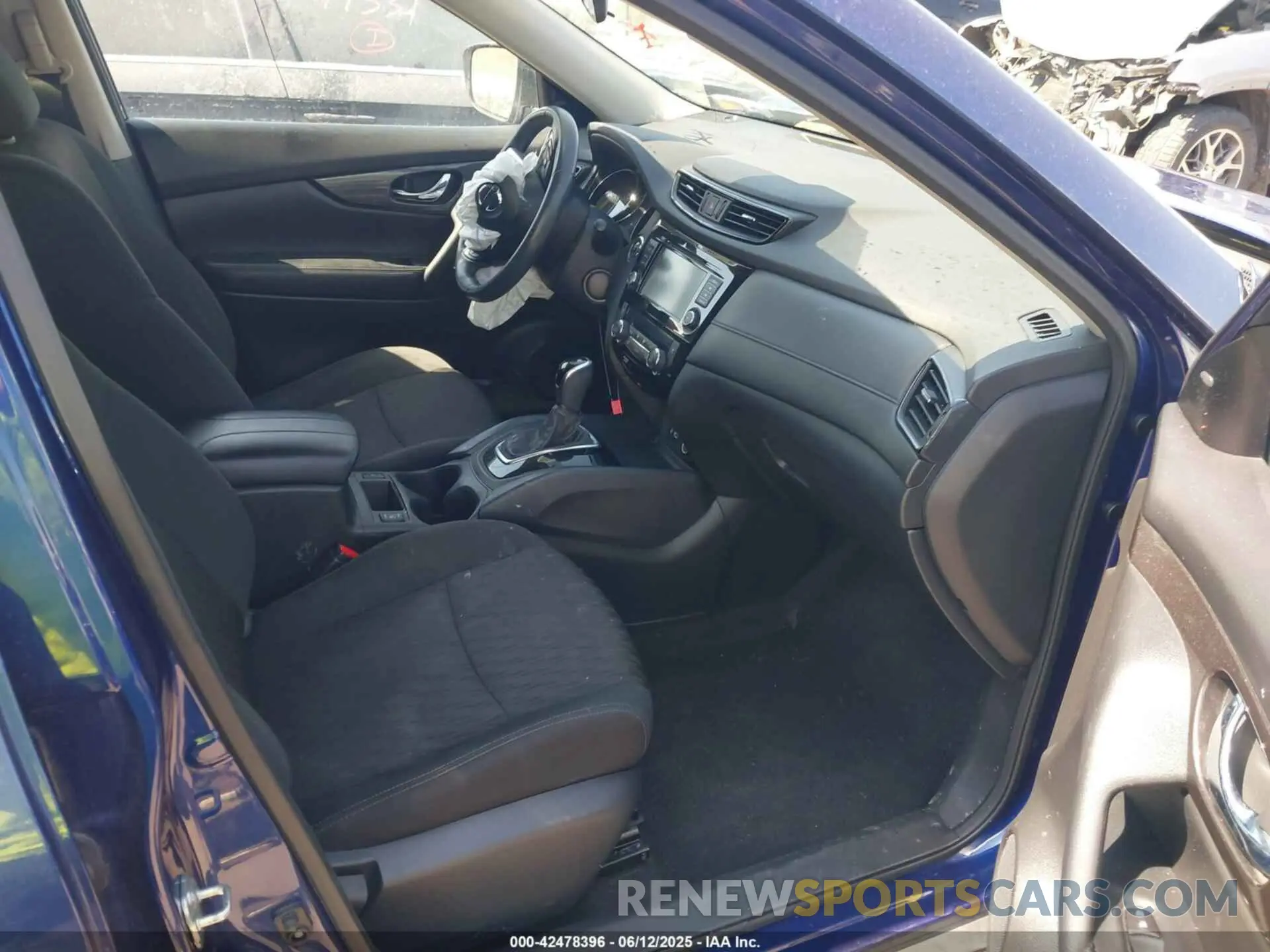 5 Photograph of a damaged car 5N1AT2MV5LC767709 NISSAN ROGUE 2020