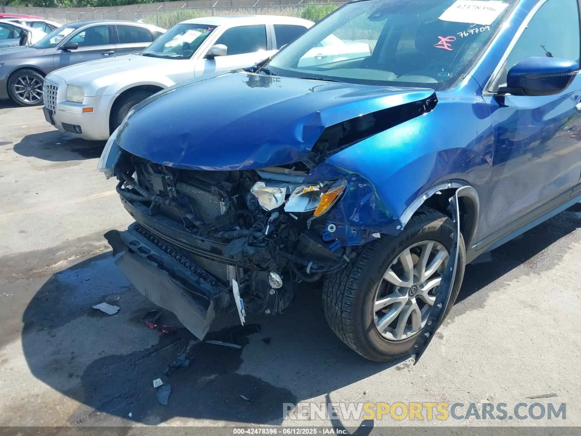 6 Photograph of a damaged car 5N1AT2MV5LC767709 NISSAN ROGUE 2020