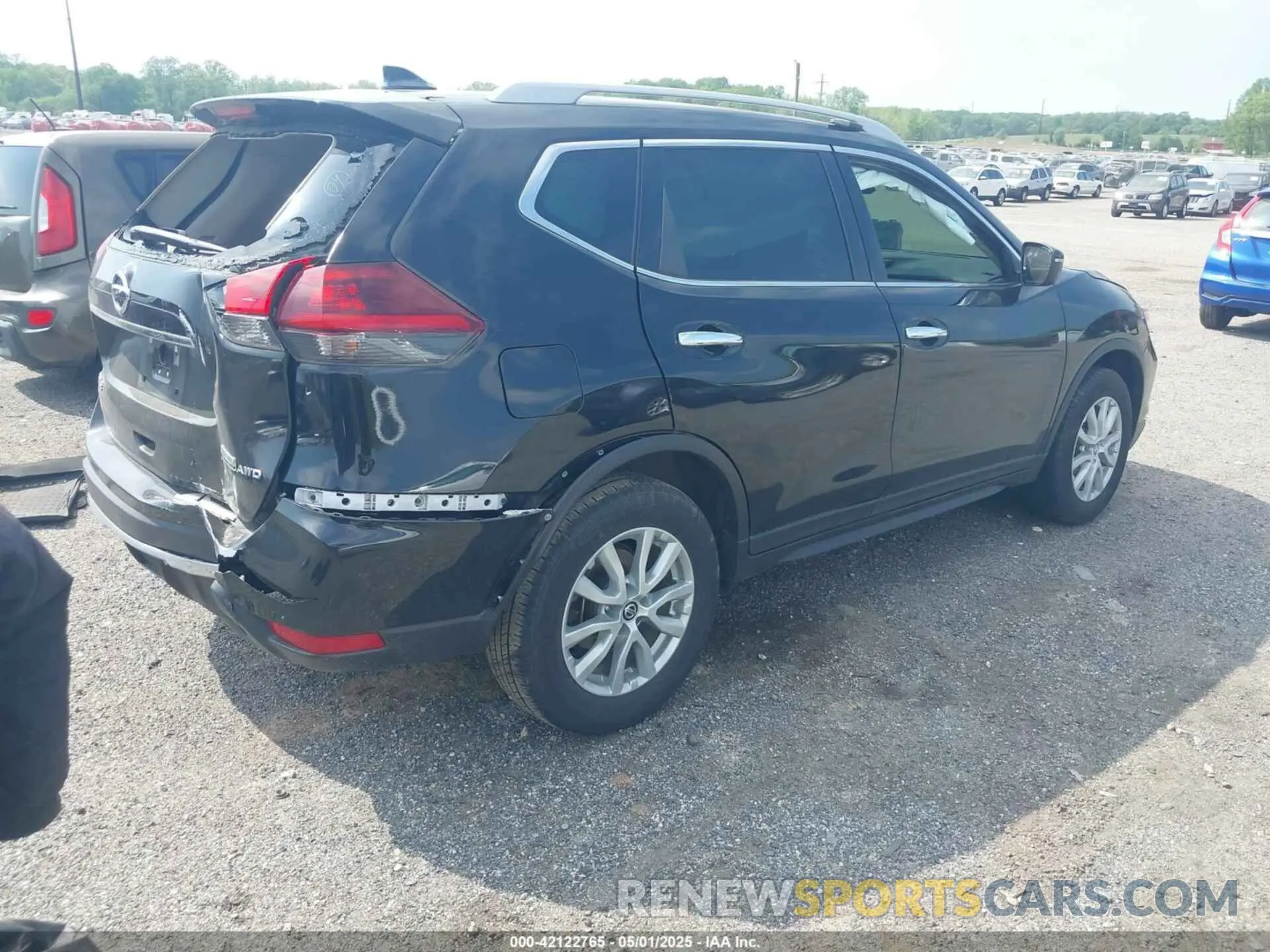4 Photograph of a damaged car 5N1AT2MV7LC751155 NISSAN ROGUE 2020
