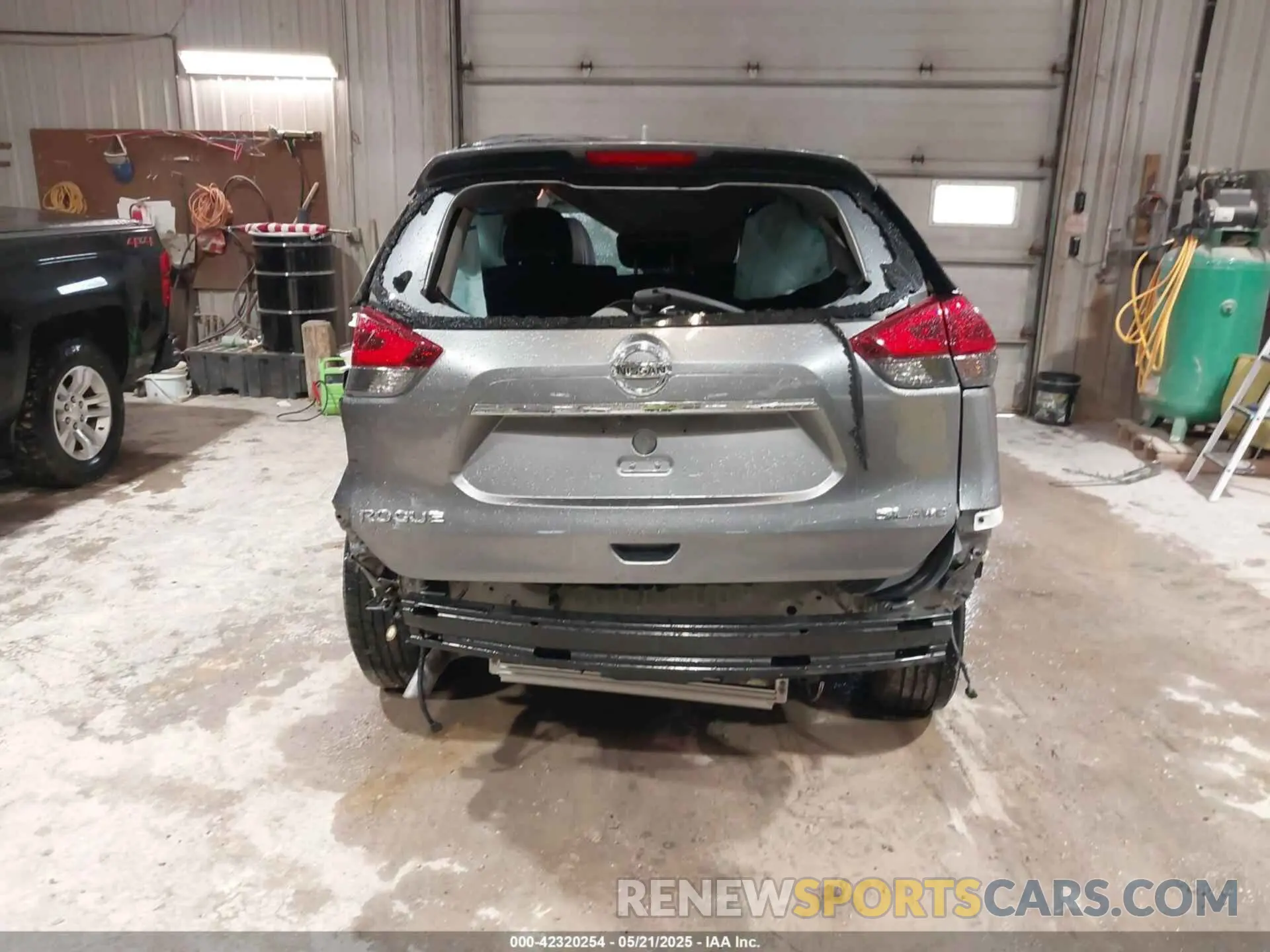 17 Photograph of a damaged car 5N1AT2MV7LC798394 NISSAN ROGUE 2020