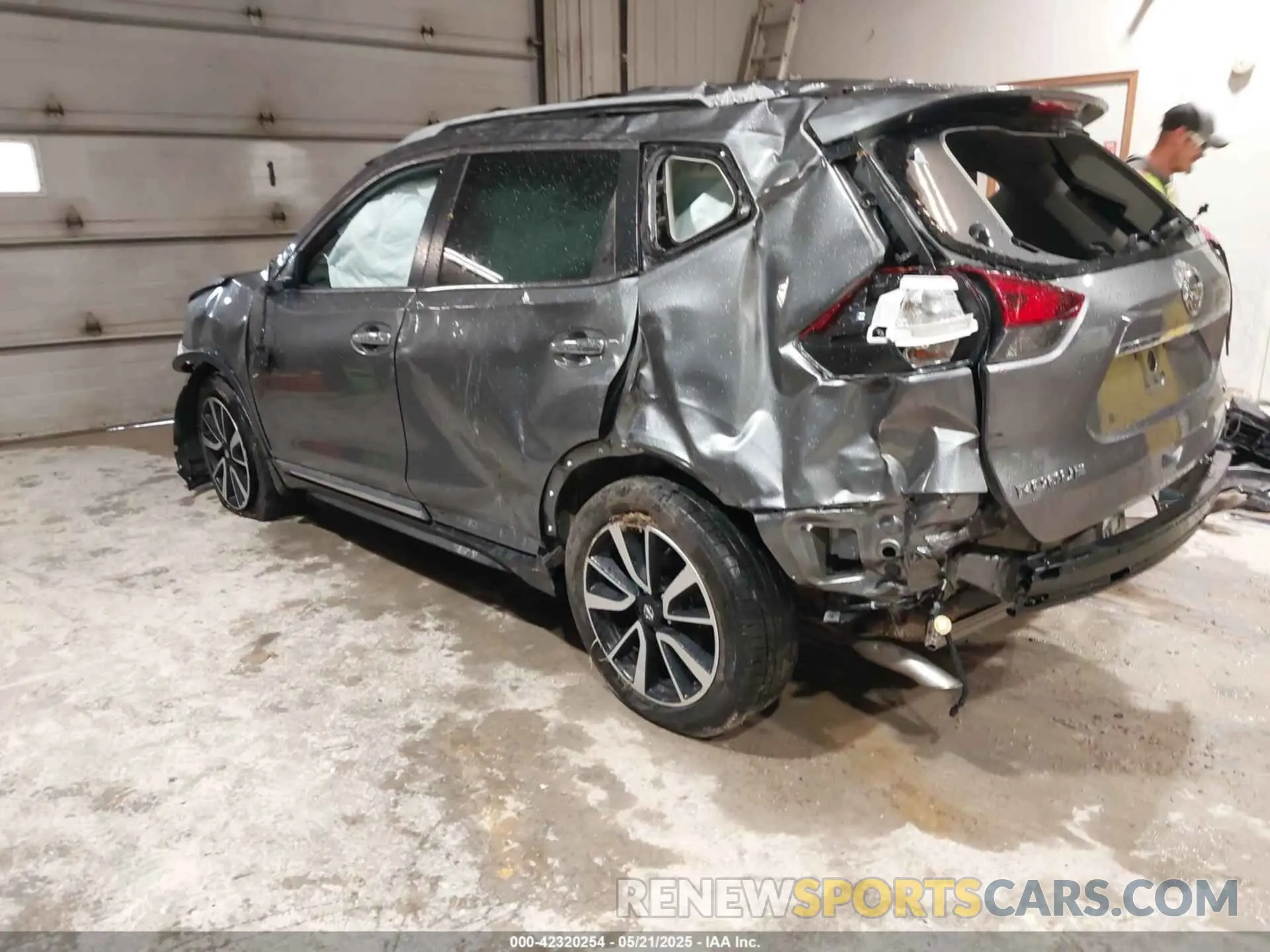 3 Photograph of a damaged car 5N1AT2MV7LC798394 NISSAN ROGUE 2020