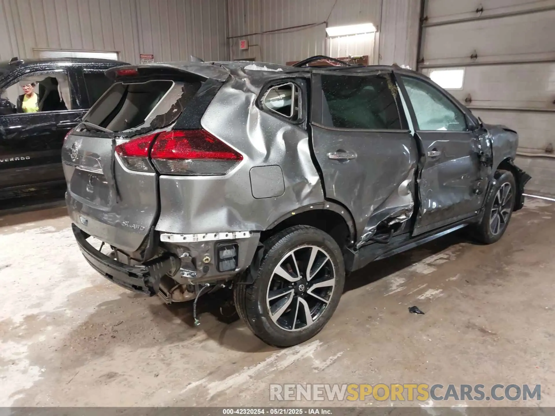 4 Photograph of a damaged car 5N1AT2MV7LC798394 NISSAN ROGUE 2020