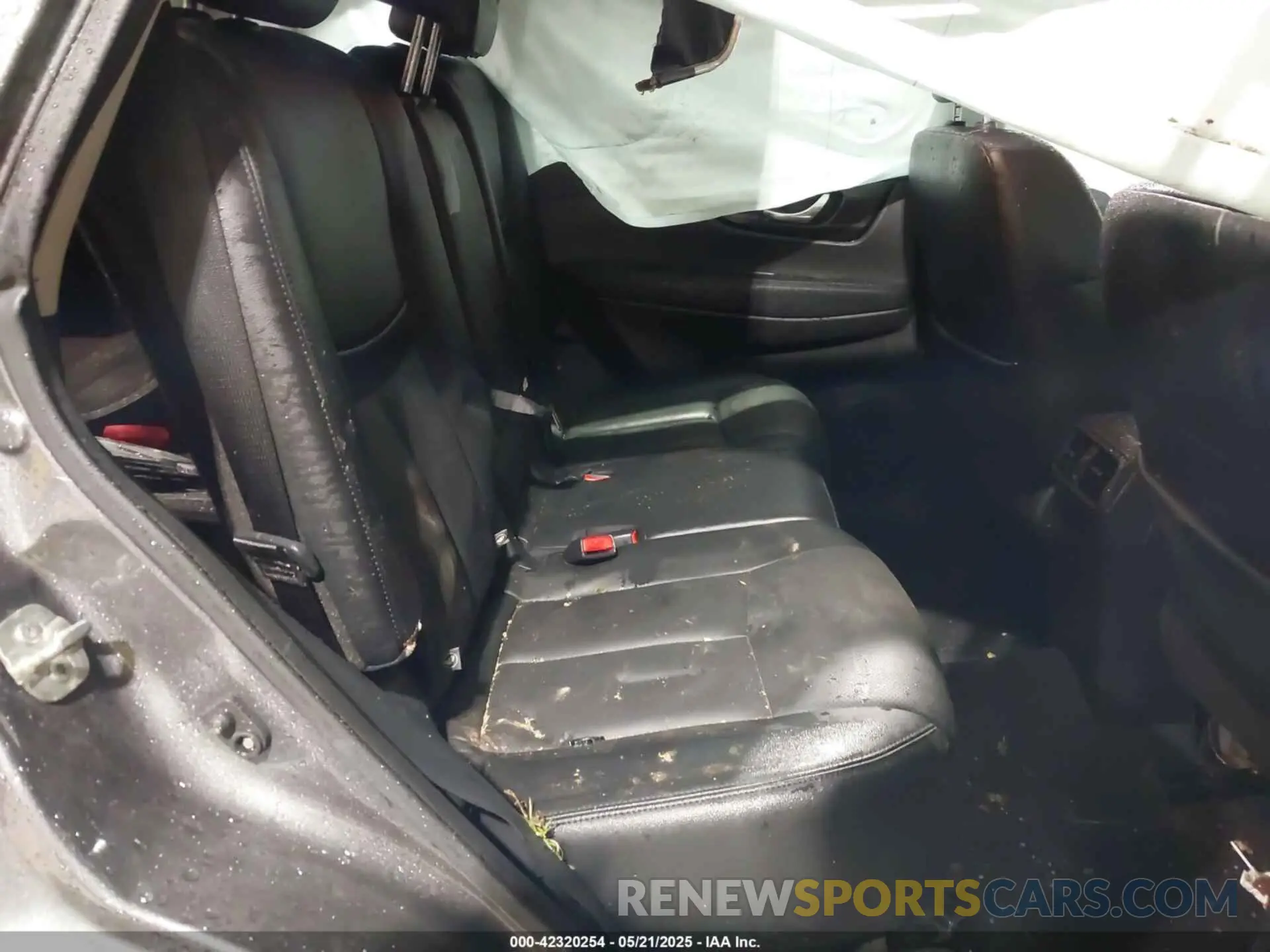 8 Photograph of a damaged car 5N1AT2MV7LC798394 NISSAN ROGUE 2020