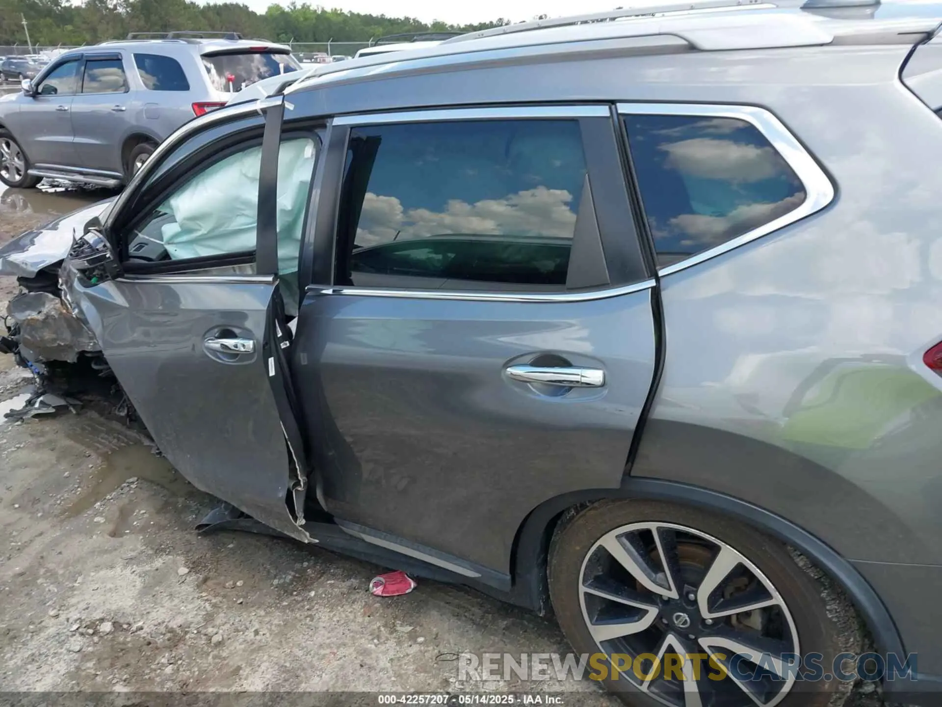 13 Photograph of a damaged car 5N1AT2MV8LC743999 NISSAN ROGUE 2020