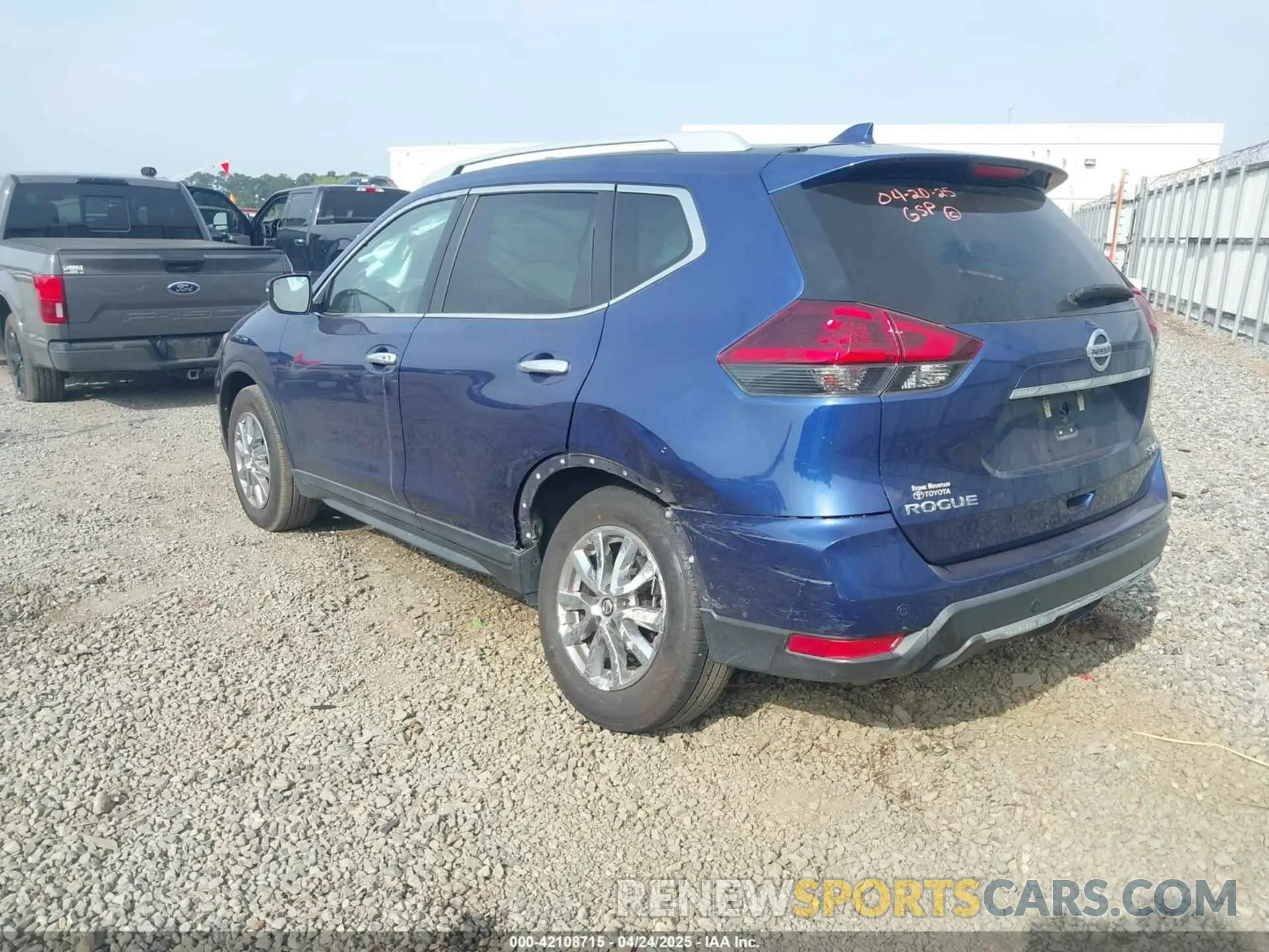 3 Photograph of a damaged car 5N1AT2MV9LC777174 NISSAN ROGUE 2020