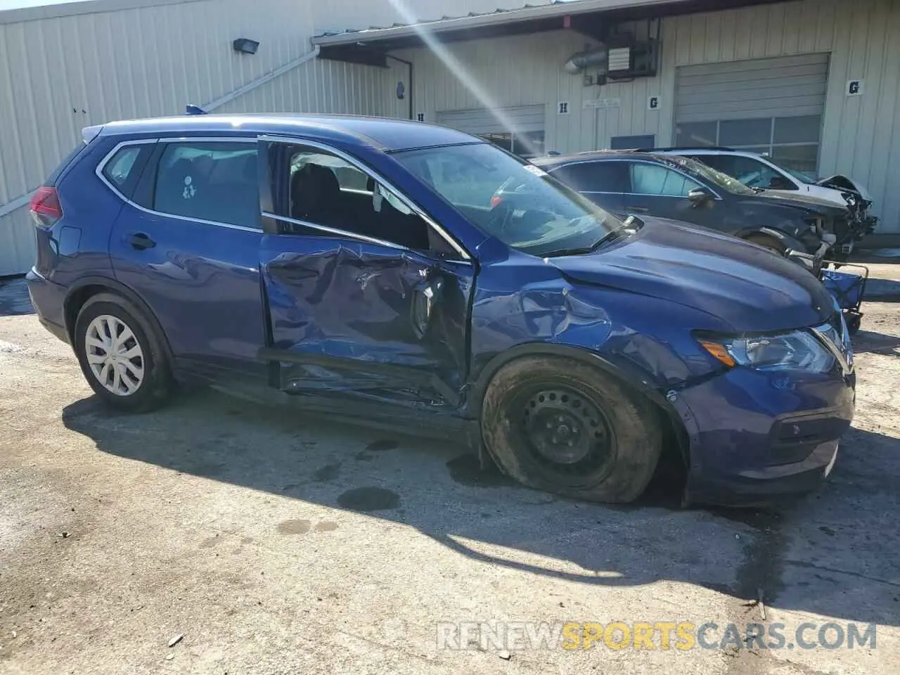4 Photograph of a damaged car 5N1AT2MV9LC795383 NISSAN ROGUE 2020