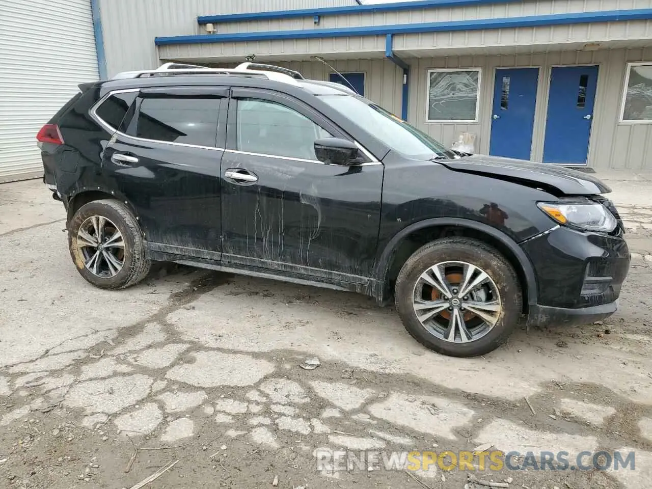 4 Photograph of a damaged car 5N1AT2MVXLC735368 NISSAN ROGUE 2020