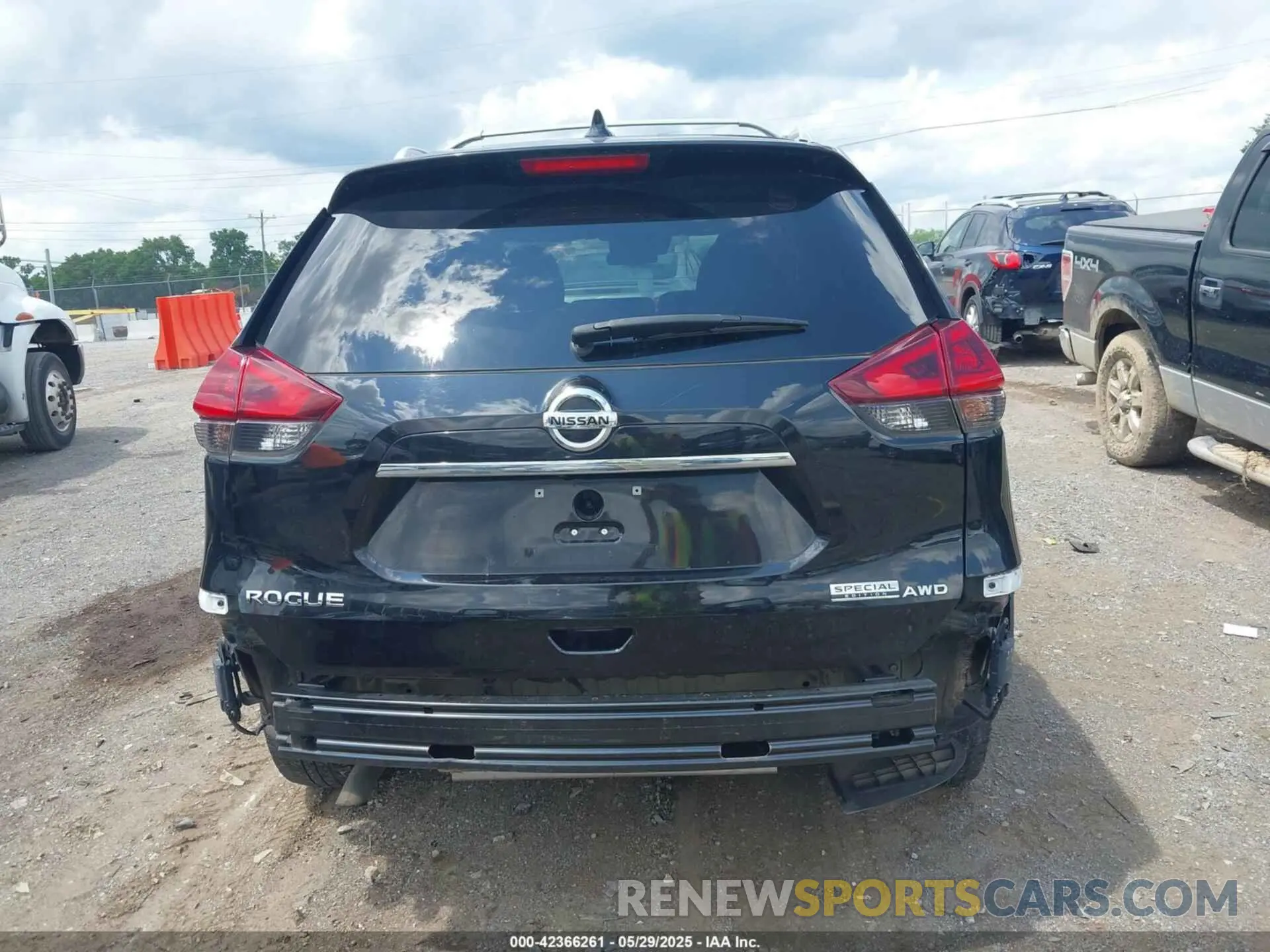 17 Photograph of a damaged car 5N1AT2MVXLC786482 NISSAN ROGUE 2020