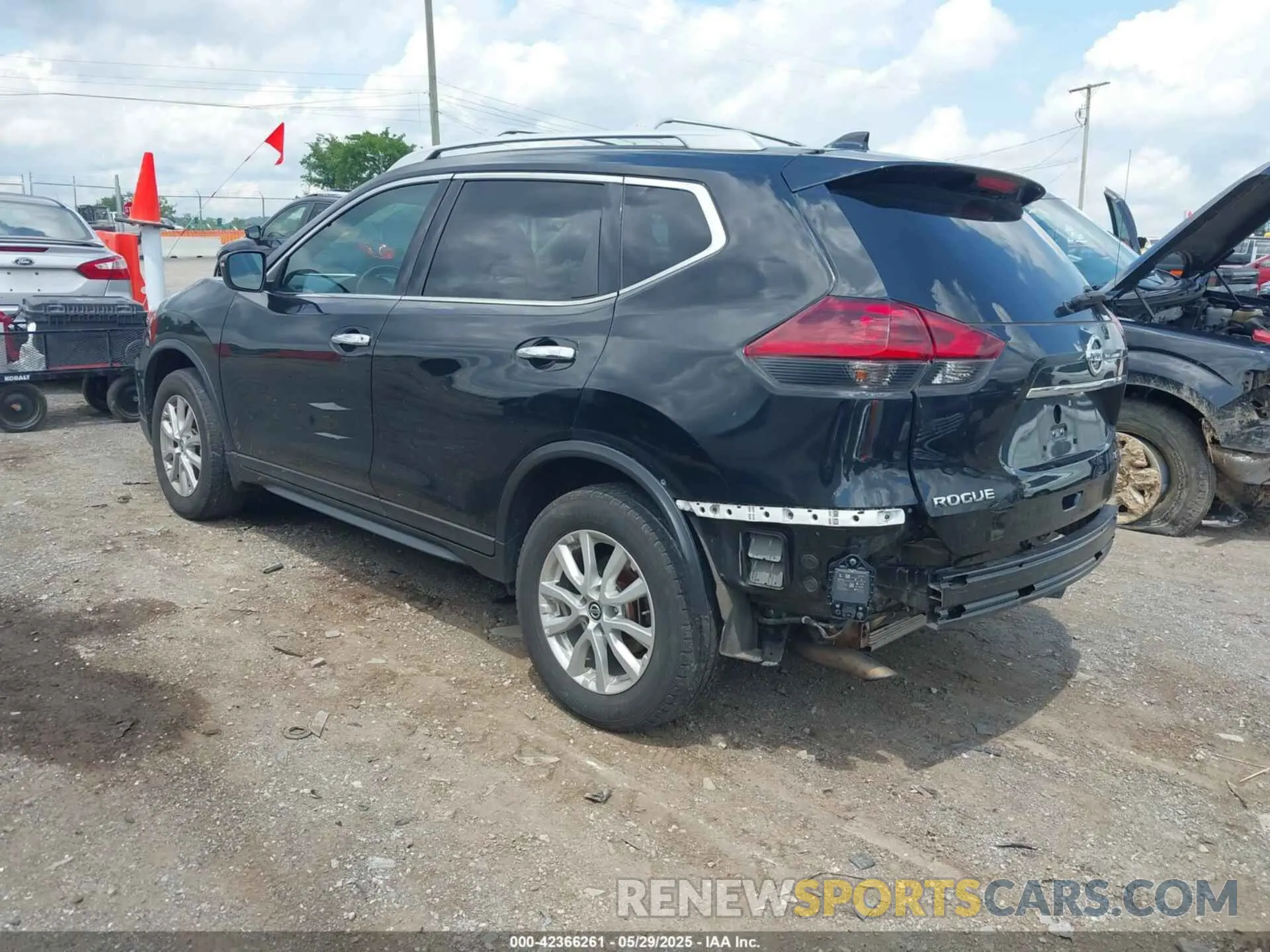 3 Photograph of a damaged car 5N1AT2MVXLC786482 NISSAN ROGUE 2020