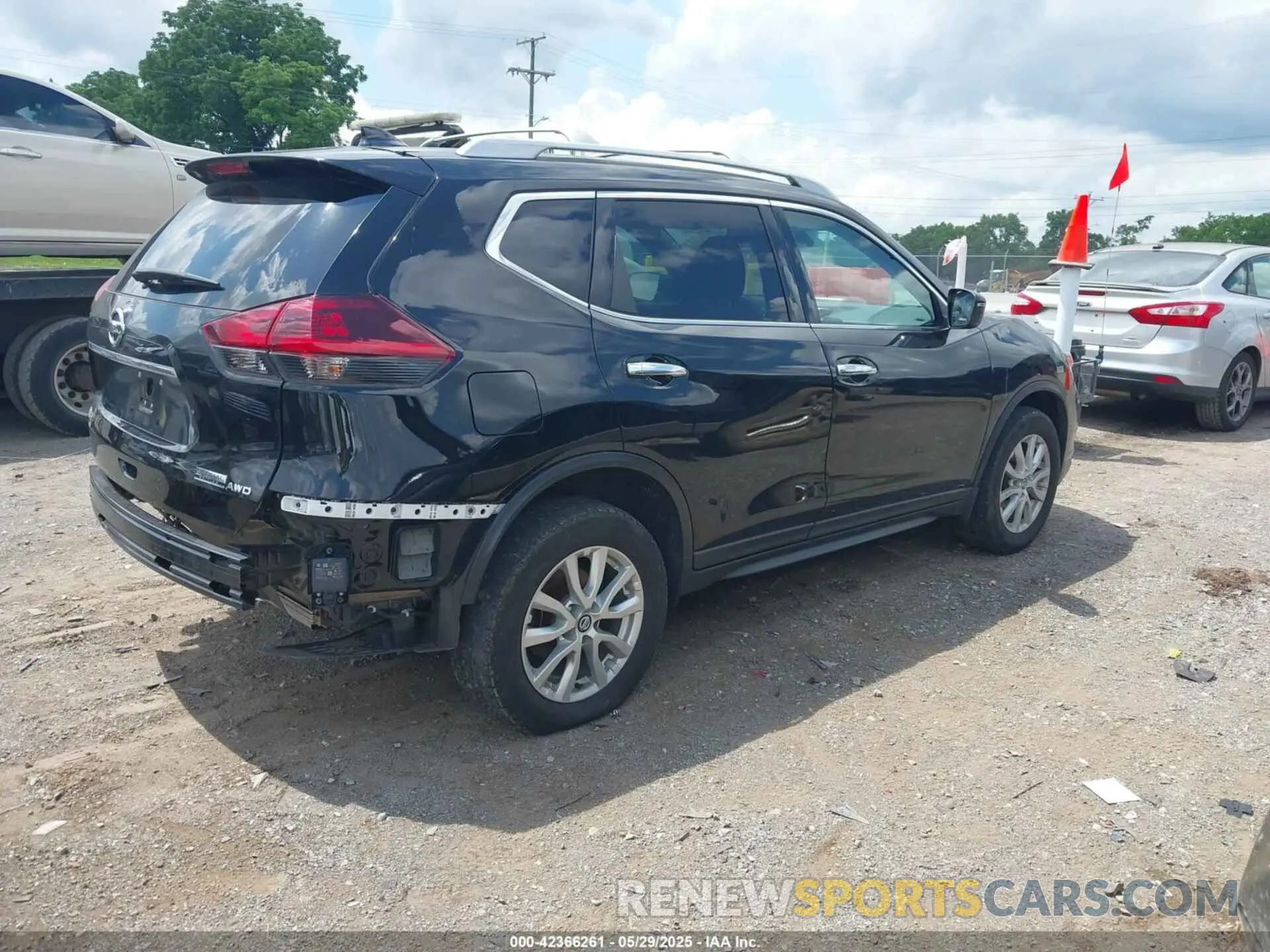4 Photograph of a damaged car 5N1AT2MVXLC786482 NISSAN ROGUE 2020