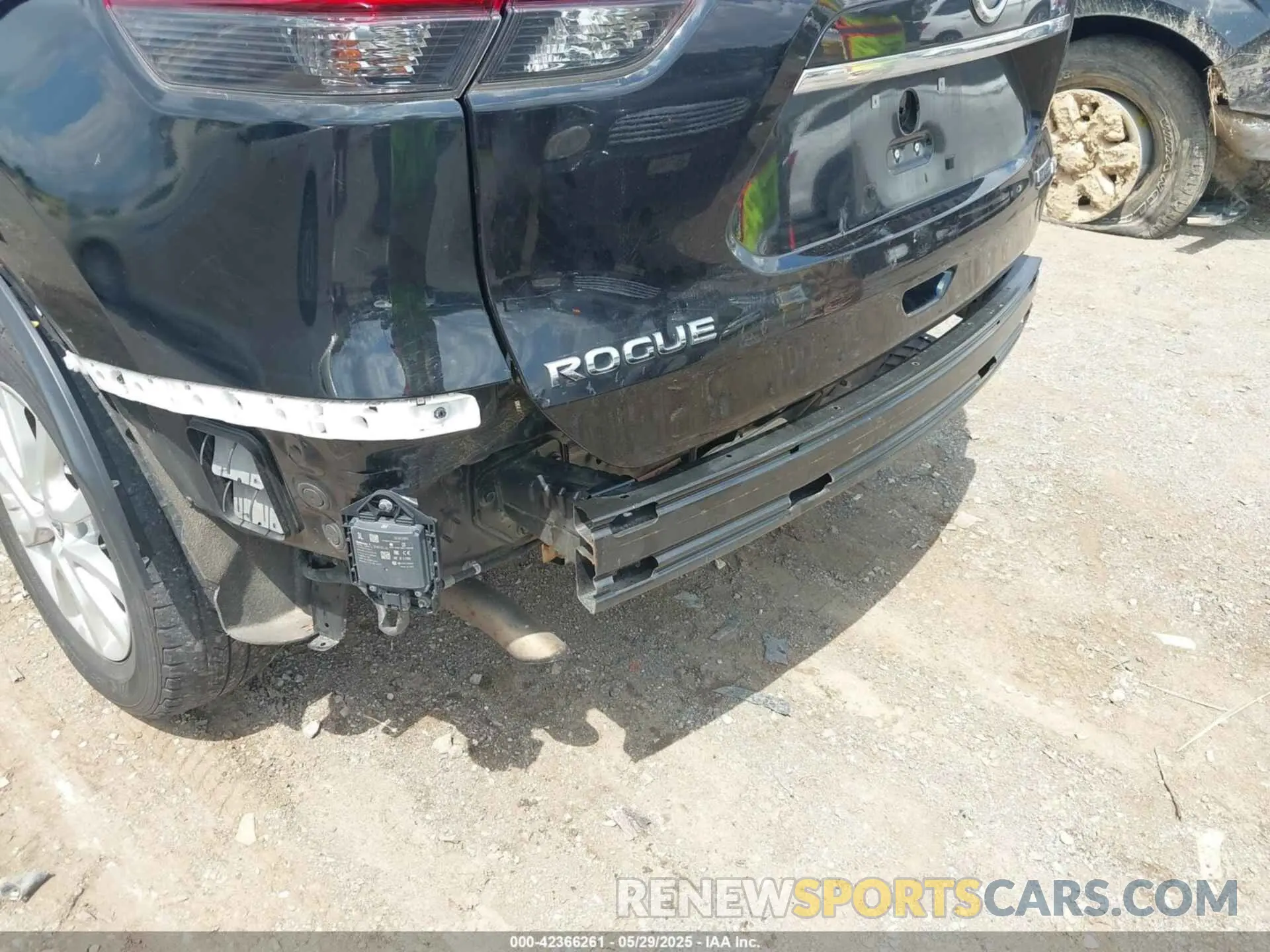 6 Photograph of a damaged car 5N1AT2MVXLC786482 NISSAN ROGUE 2020