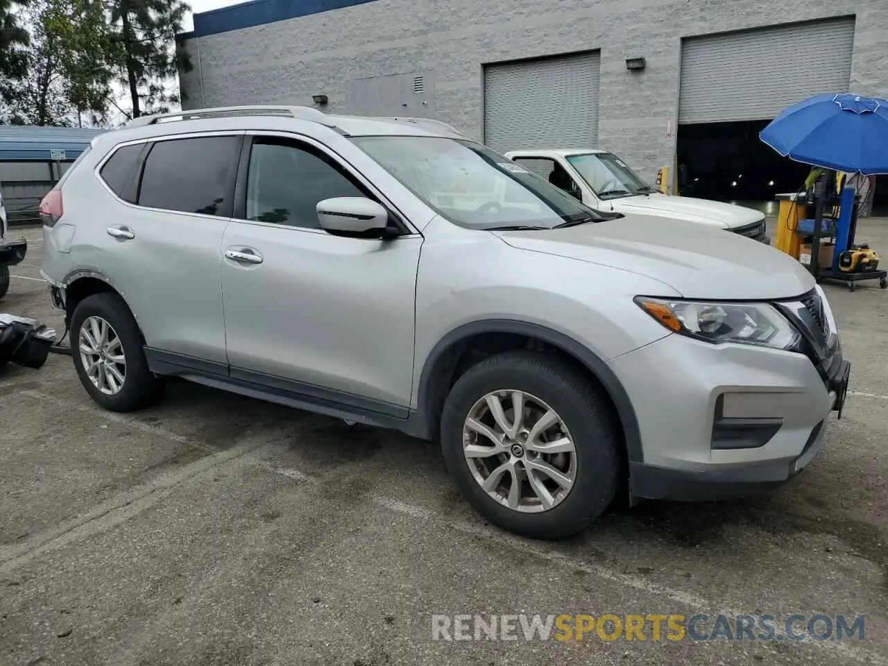 4 Photograph of a damaged car 5N1AT2MVXLC793397 NISSAN ROGUE 2020