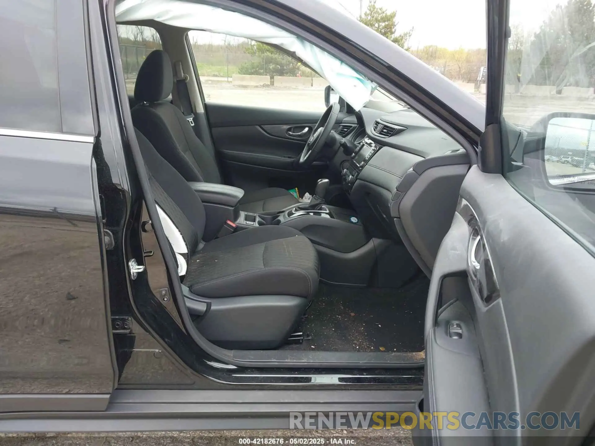 5 Photograph of a damaged car 5N1AT2MVXLC816063 NISSAN ROGUE 2020