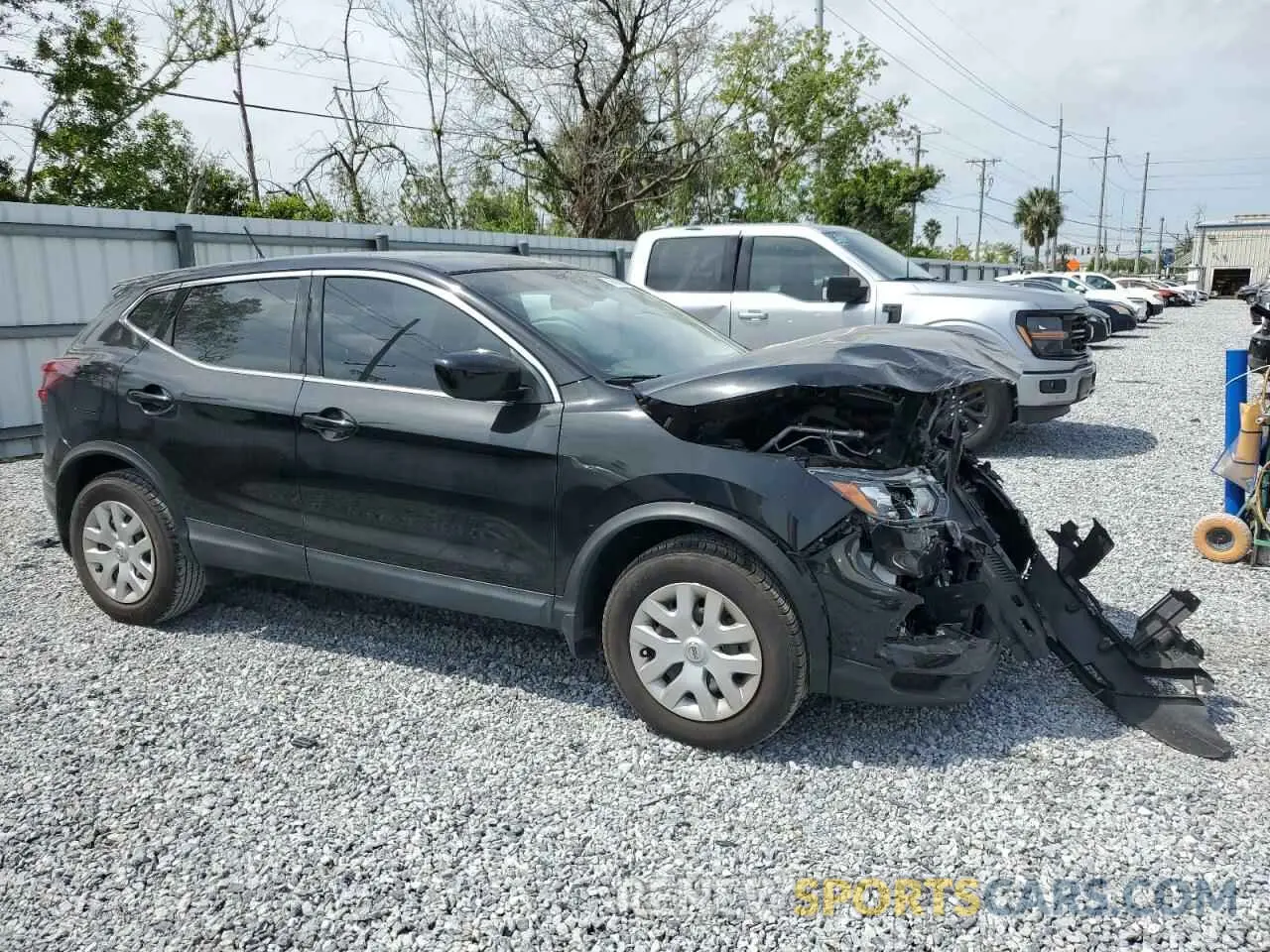 4 Photograph of a damaged car JN1BJ1CV0LW546904 NISSAN ROGUE 2020