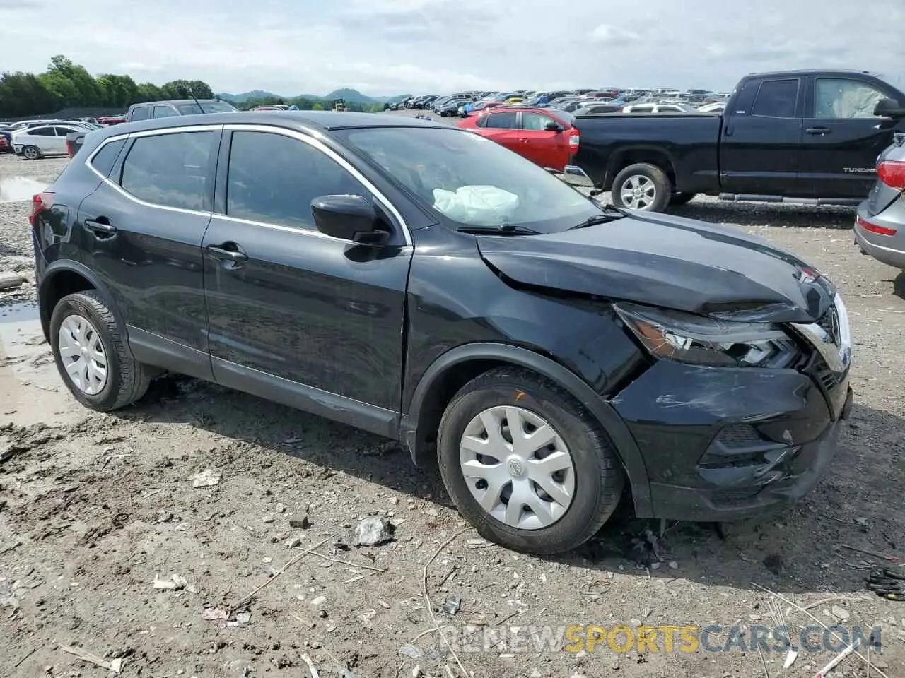 4 Photograph of a damaged car JN1BJ1CV3LW547965 NISSAN ROGUE 2020