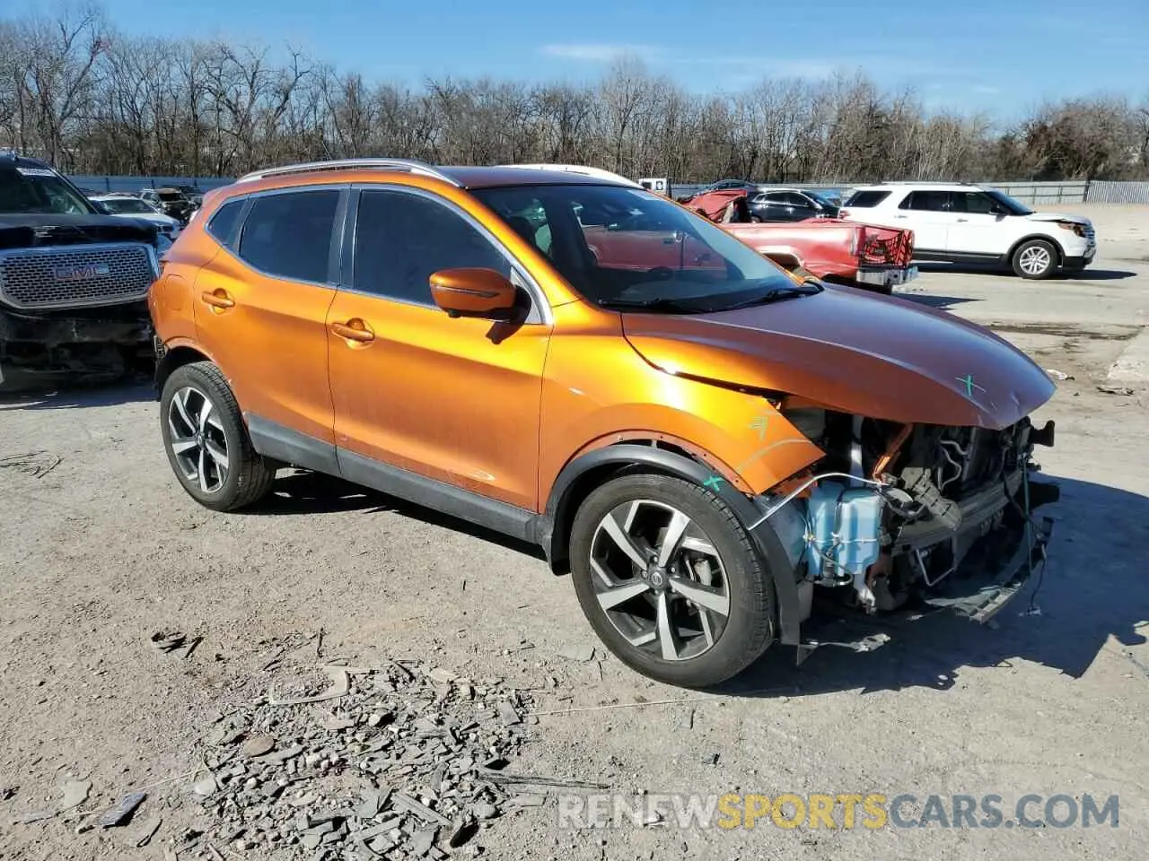 4 Photograph of a damaged car JN1BJ1CV4LW254849 NISSAN ROGUE 2020