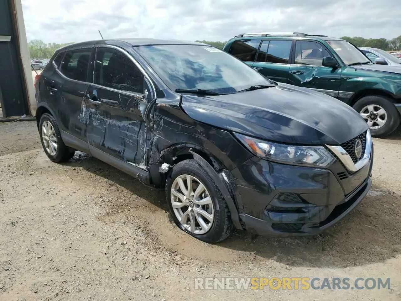 4 Photograph of a damaged car JN1BJ1CV4LW267570 NISSAN ROGUE 2020