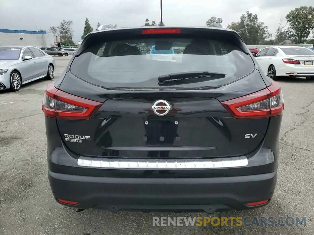 6 Photograph of a damaged car JN1BJ1CV8LW261366 NISSAN ROGUE 2020