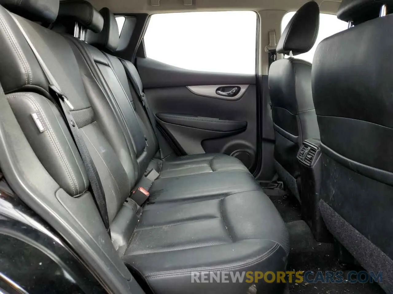 11 Photograph of a damaged car JN1BJ1CW2LW389238 NISSAN ROGUE 2020