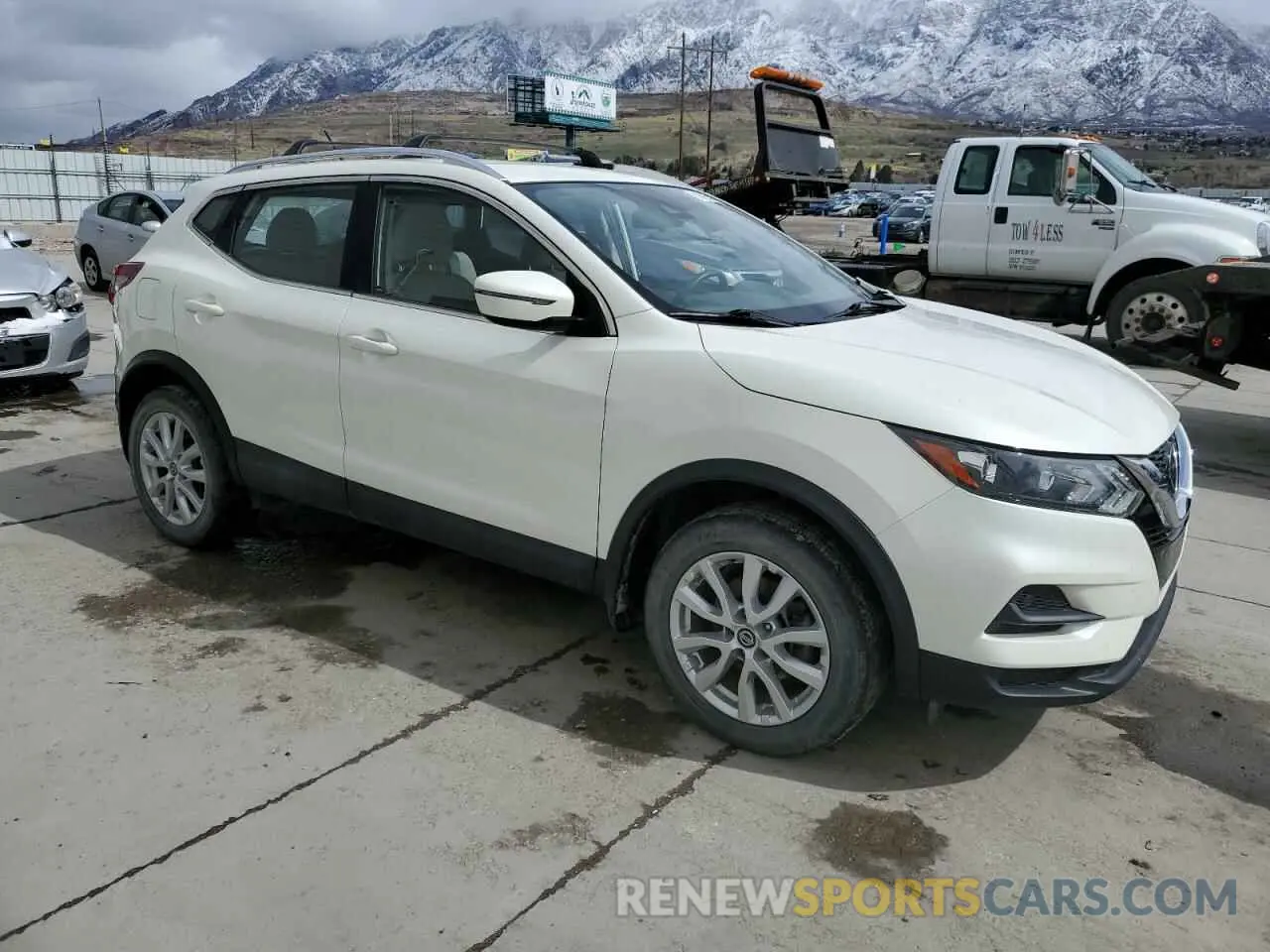 4 Photograph of a damaged car JN1BJ1CW4LW362462 NISSAN ROGUE 2020