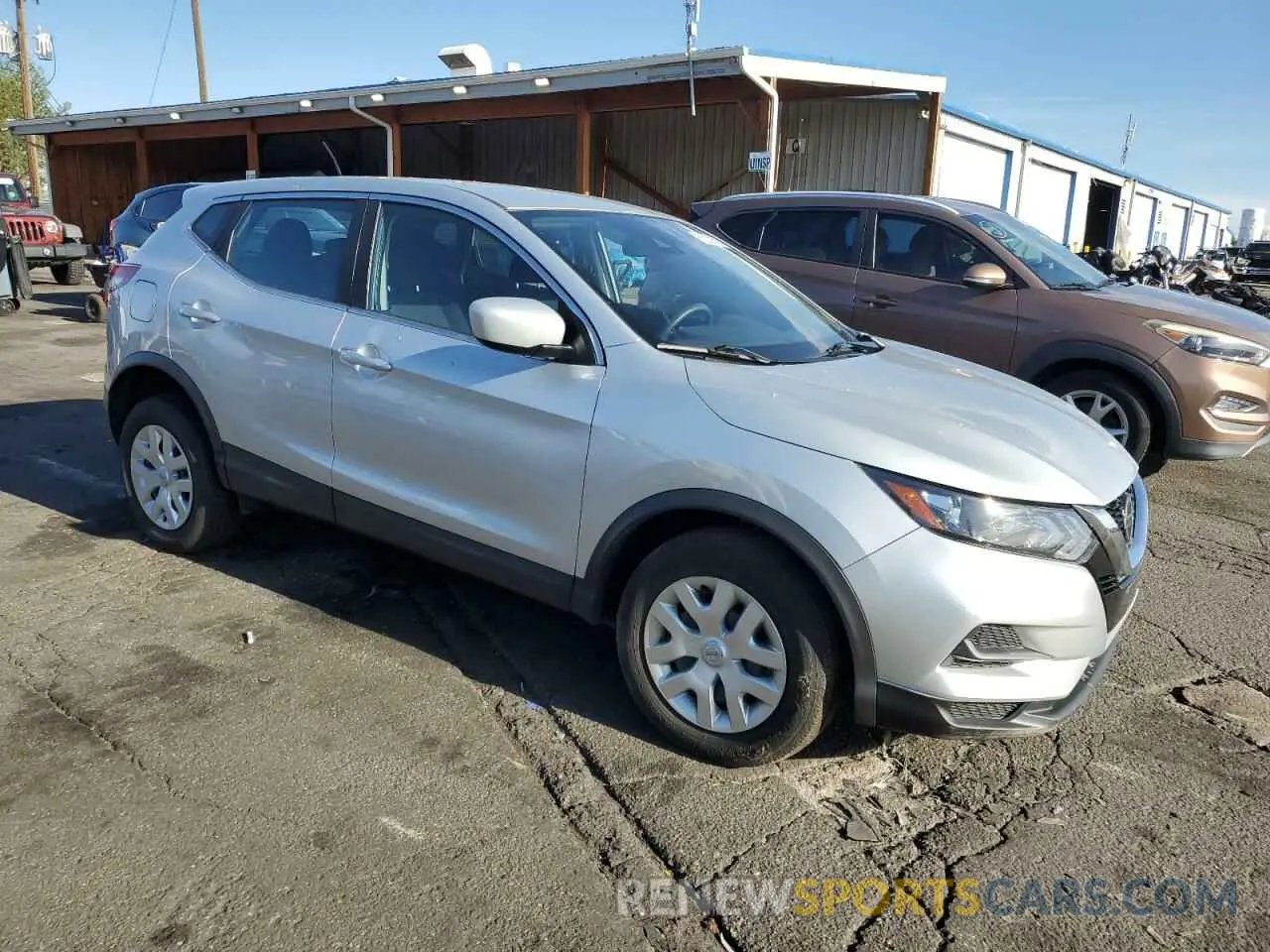 4 Photograph of a damaged car JN1BJ1CW4LW370691 NISSAN ROGUE 2020