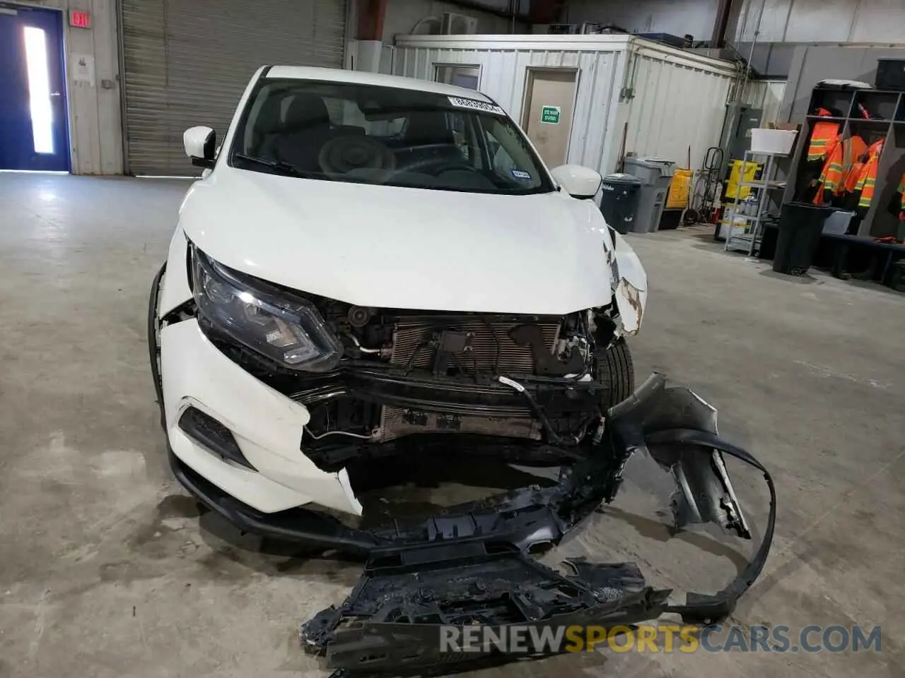 5 Photograph of a damaged car JN1BJ1CW4LW383134 NISSAN ROGUE 2020