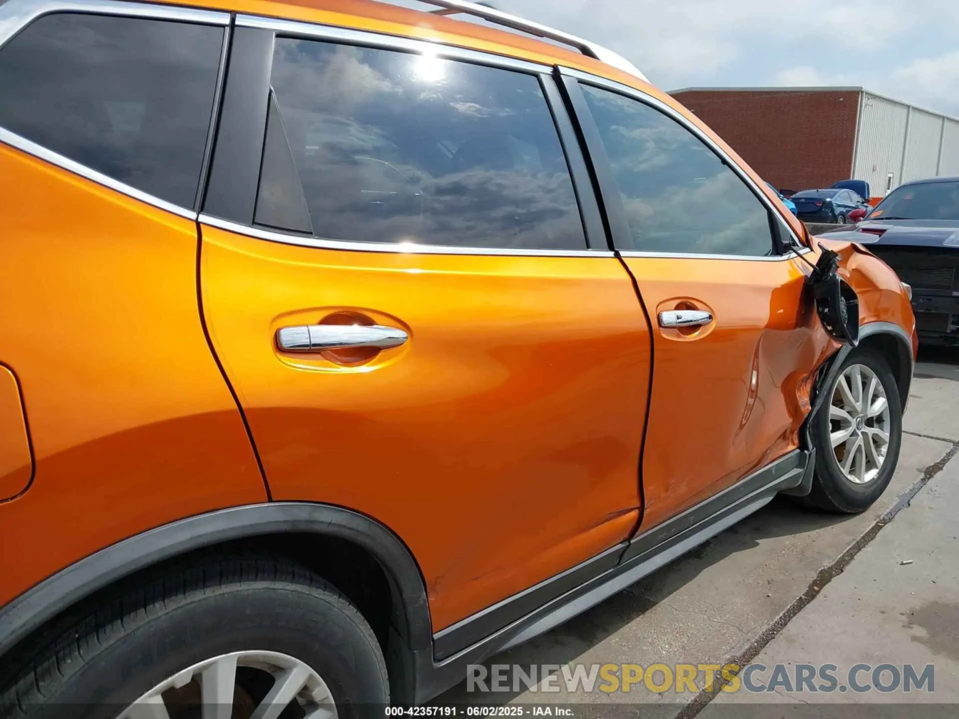 12 Photograph of a damaged car JN8AT2MT0LW010383 NISSAN ROGUE 2020