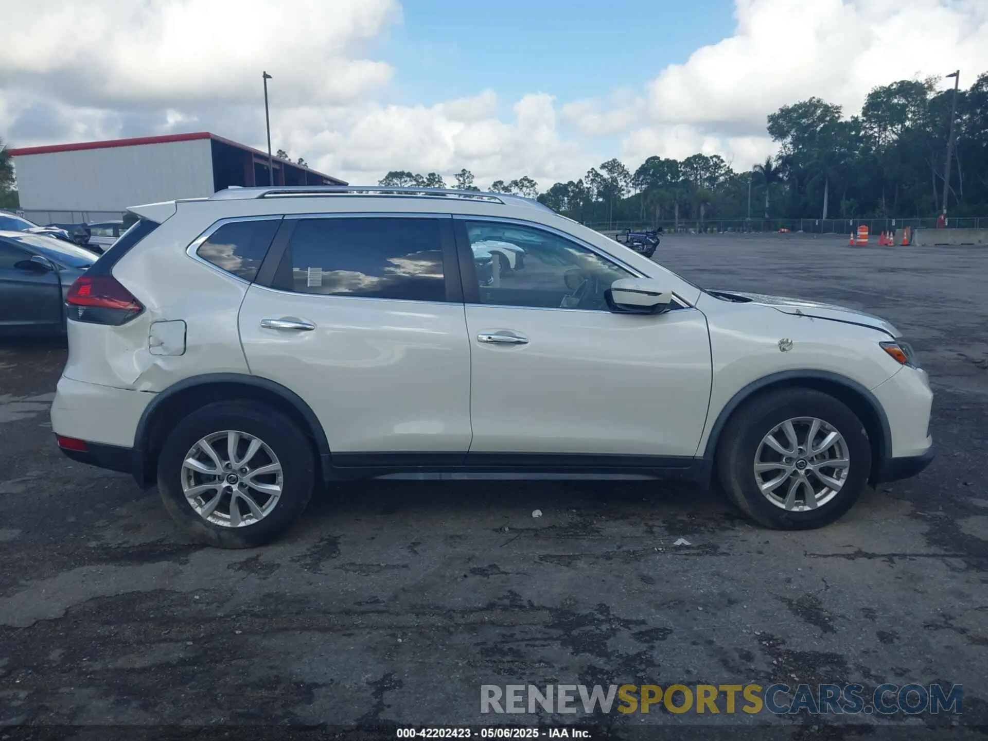 13 Photograph of a damaged car JN8AT2MT0LW043383 NISSAN ROGUE 2020