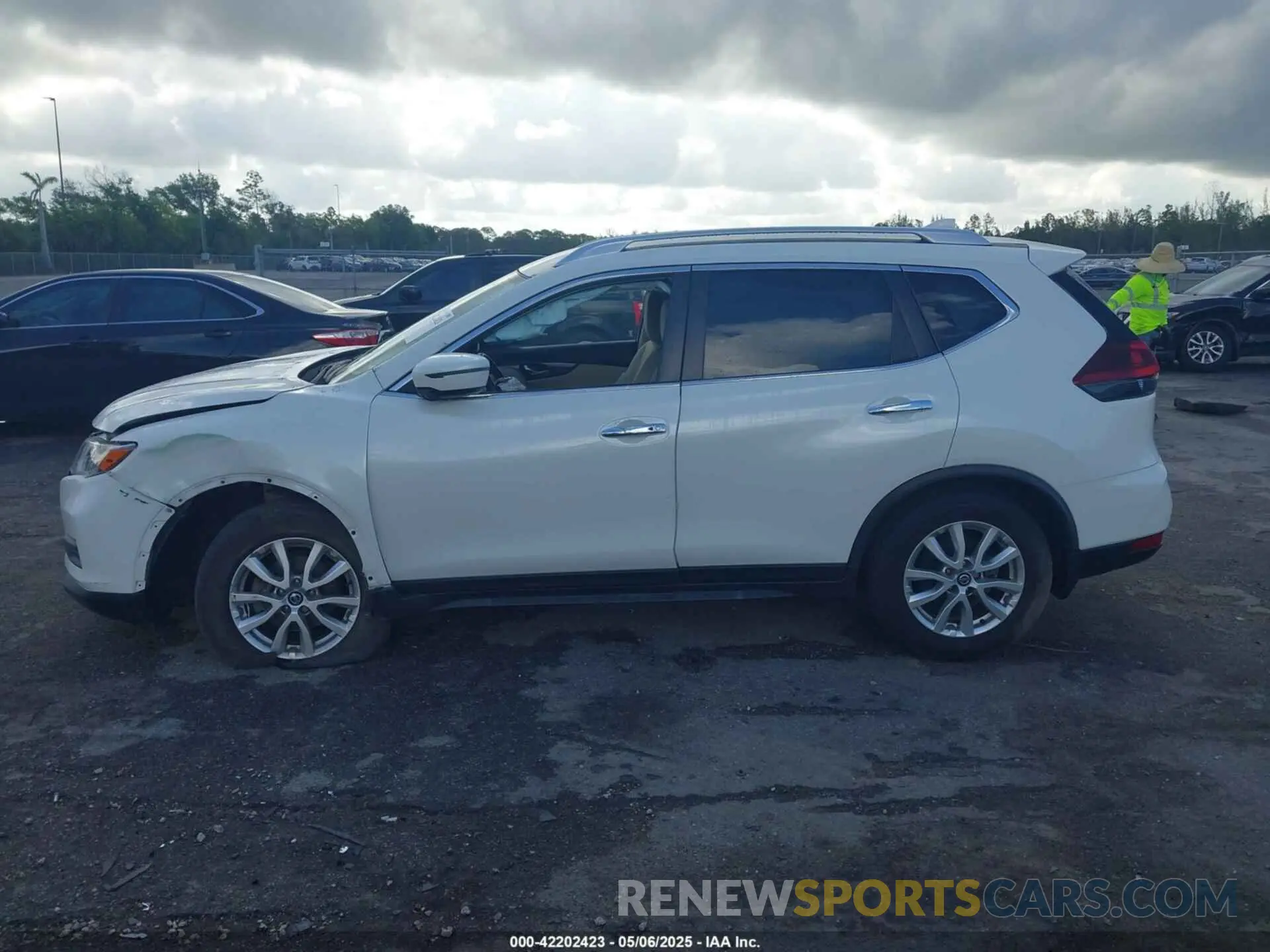 14 Photograph of a damaged car JN8AT2MT0LW043383 NISSAN ROGUE 2020