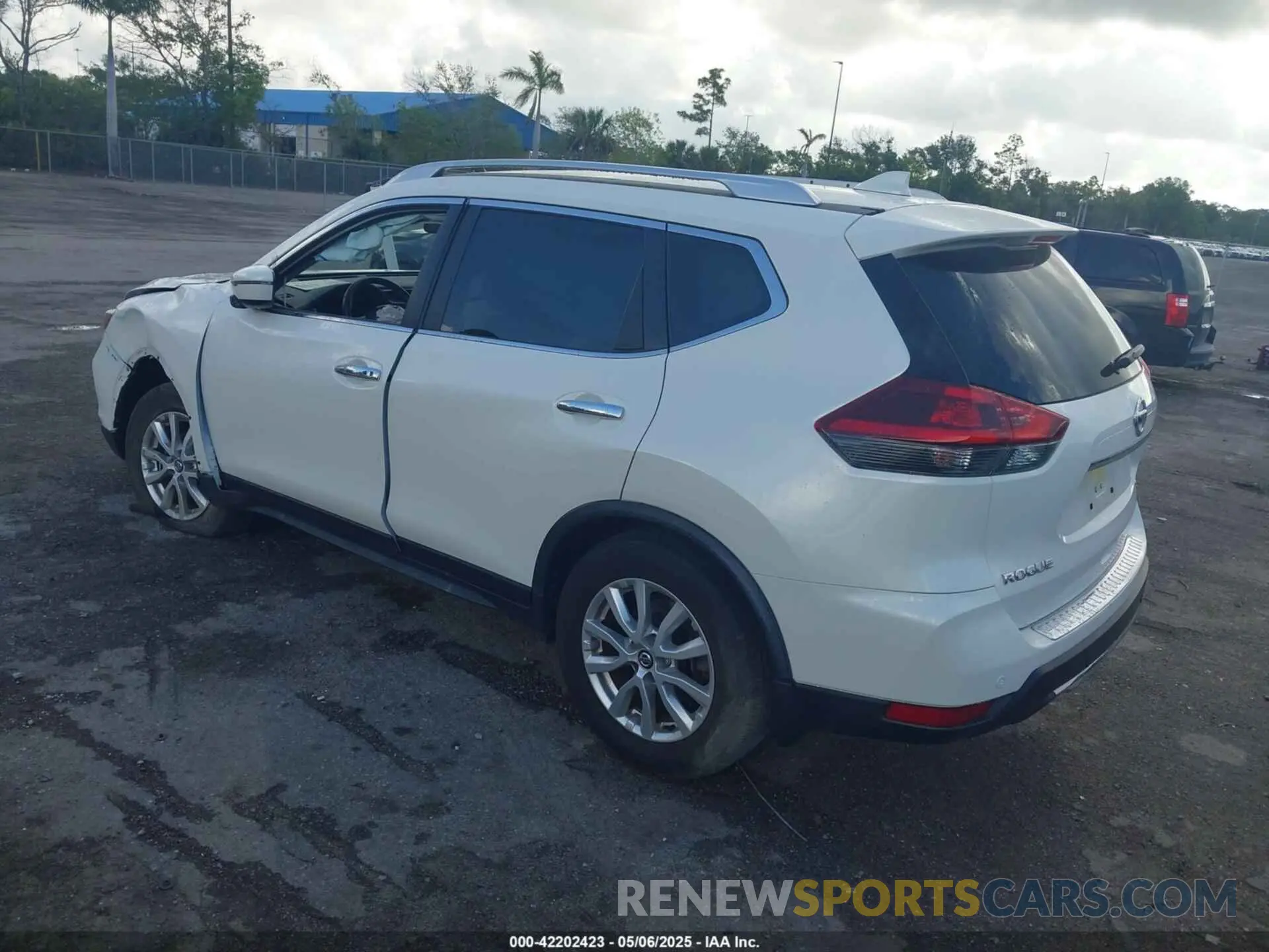 3 Photograph of a damaged car JN8AT2MT0LW043383 NISSAN ROGUE 2020