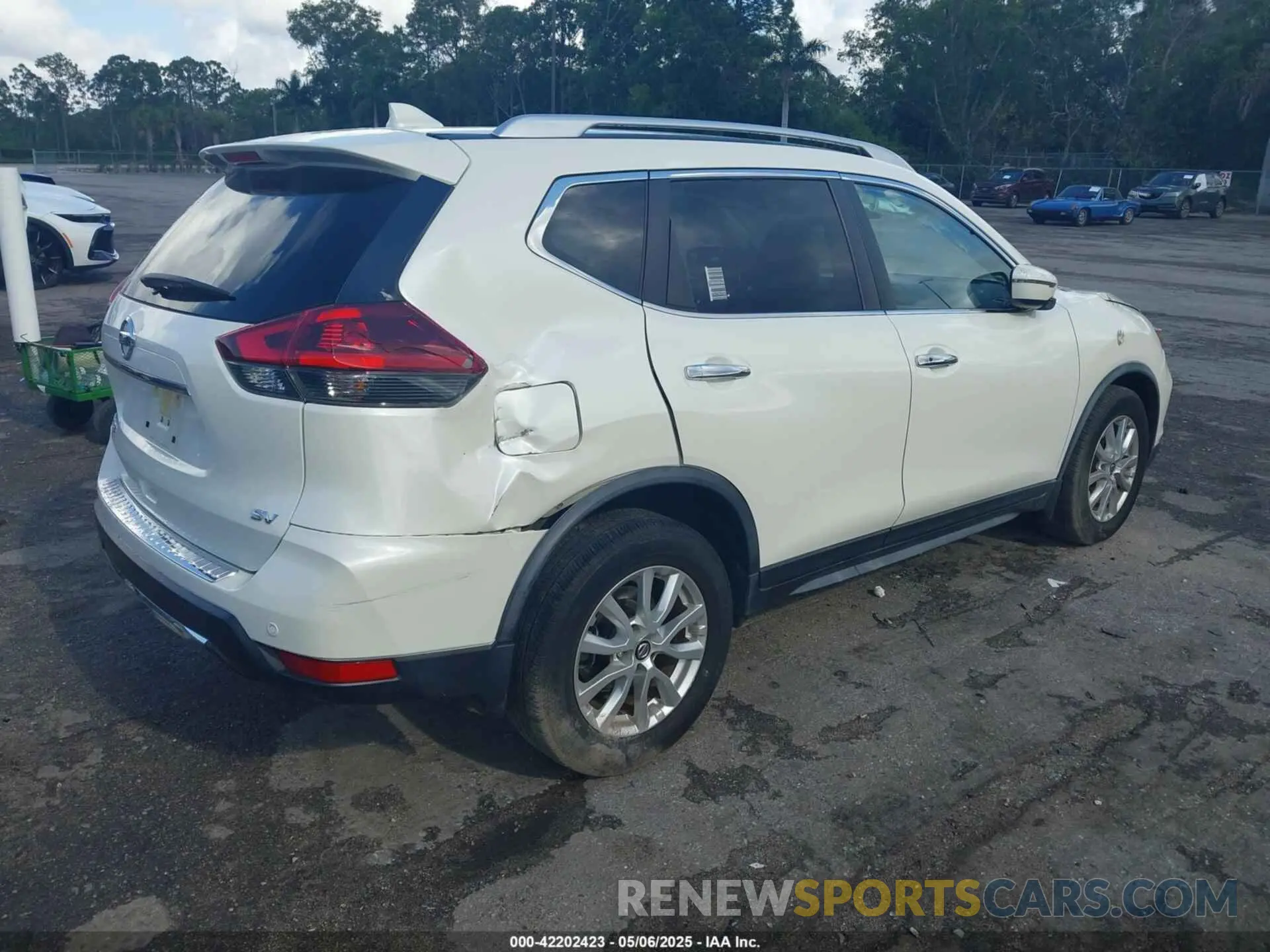 4 Photograph of a damaged car JN8AT2MT0LW043383 NISSAN ROGUE 2020