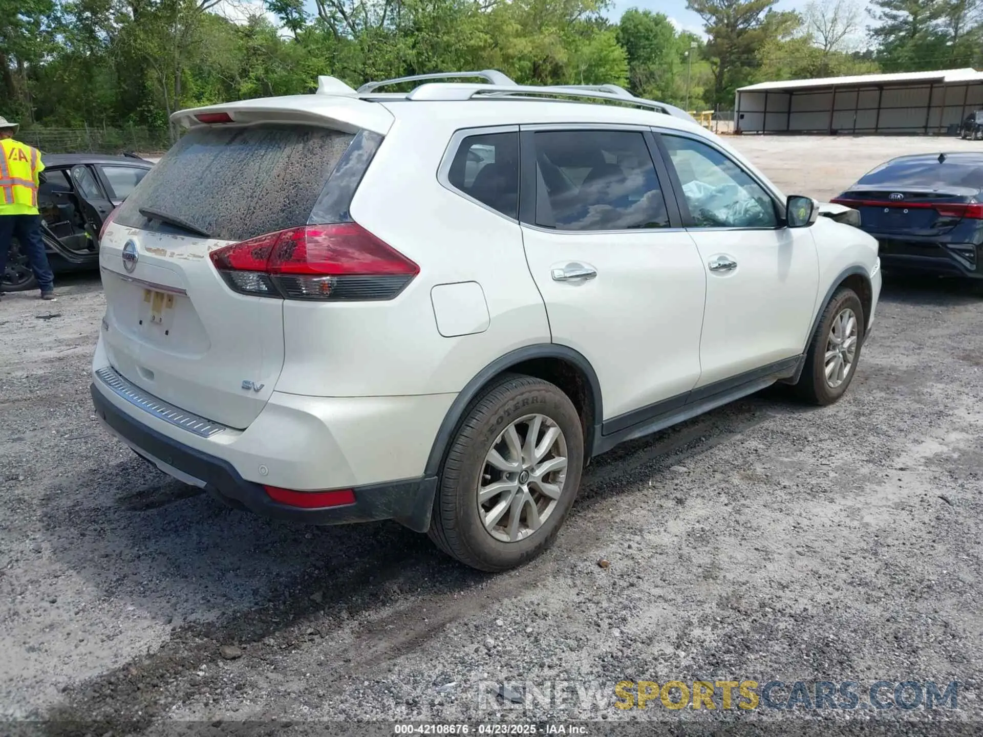 4 Photograph of a damaged car JN8AT2MT1LW005743 NISSAN ROGUE 2020