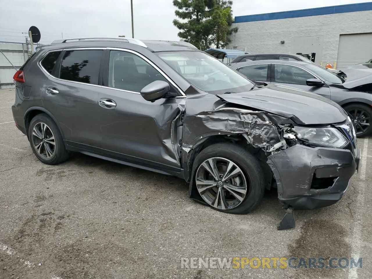 4 Photograph of a damaged car JN8AT2MT1LW006570 NISSAN ROGUE 2020