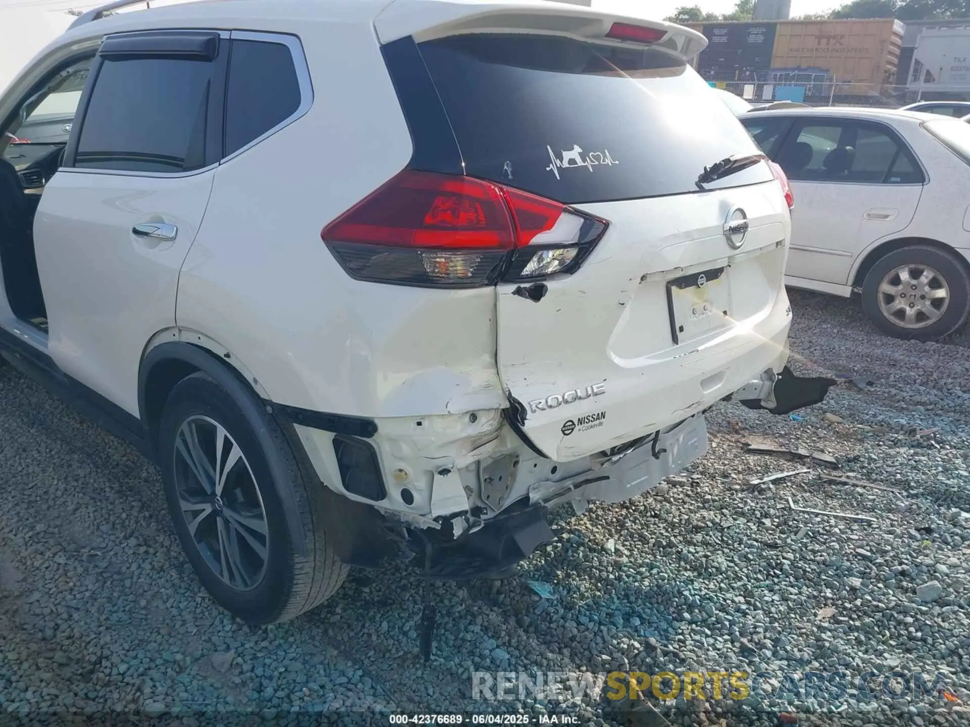 17 Photograph of a damaged car JN8AT2MT1LW013406 NISSAN ROGUE 2020
