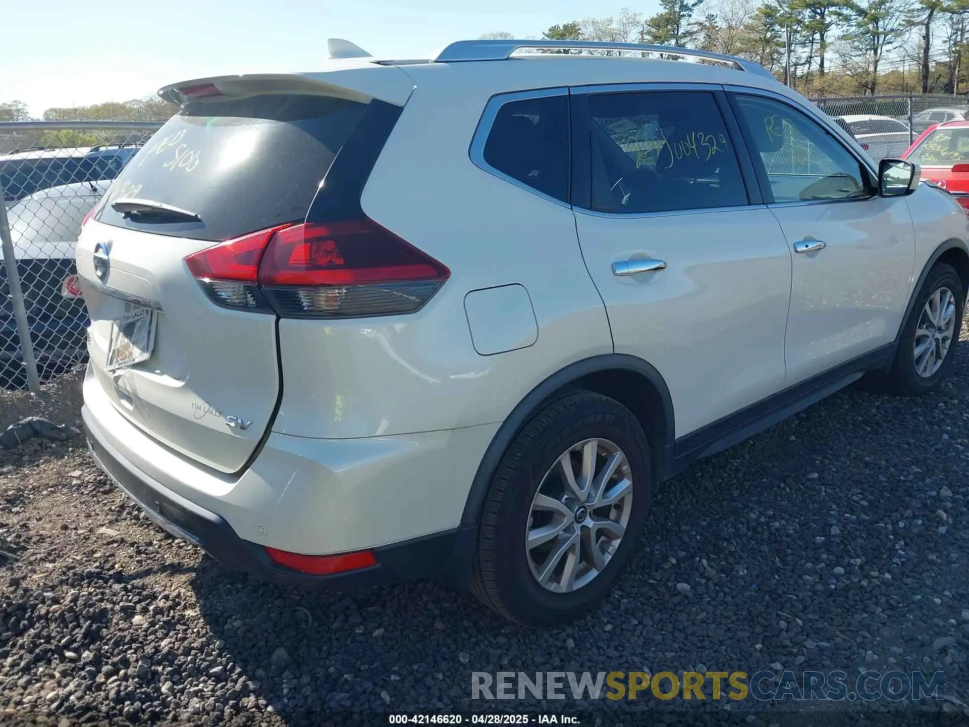 4 Photograph of a damaged car JN8AT2MT1LW013700 NISSAN ROGUE 2020