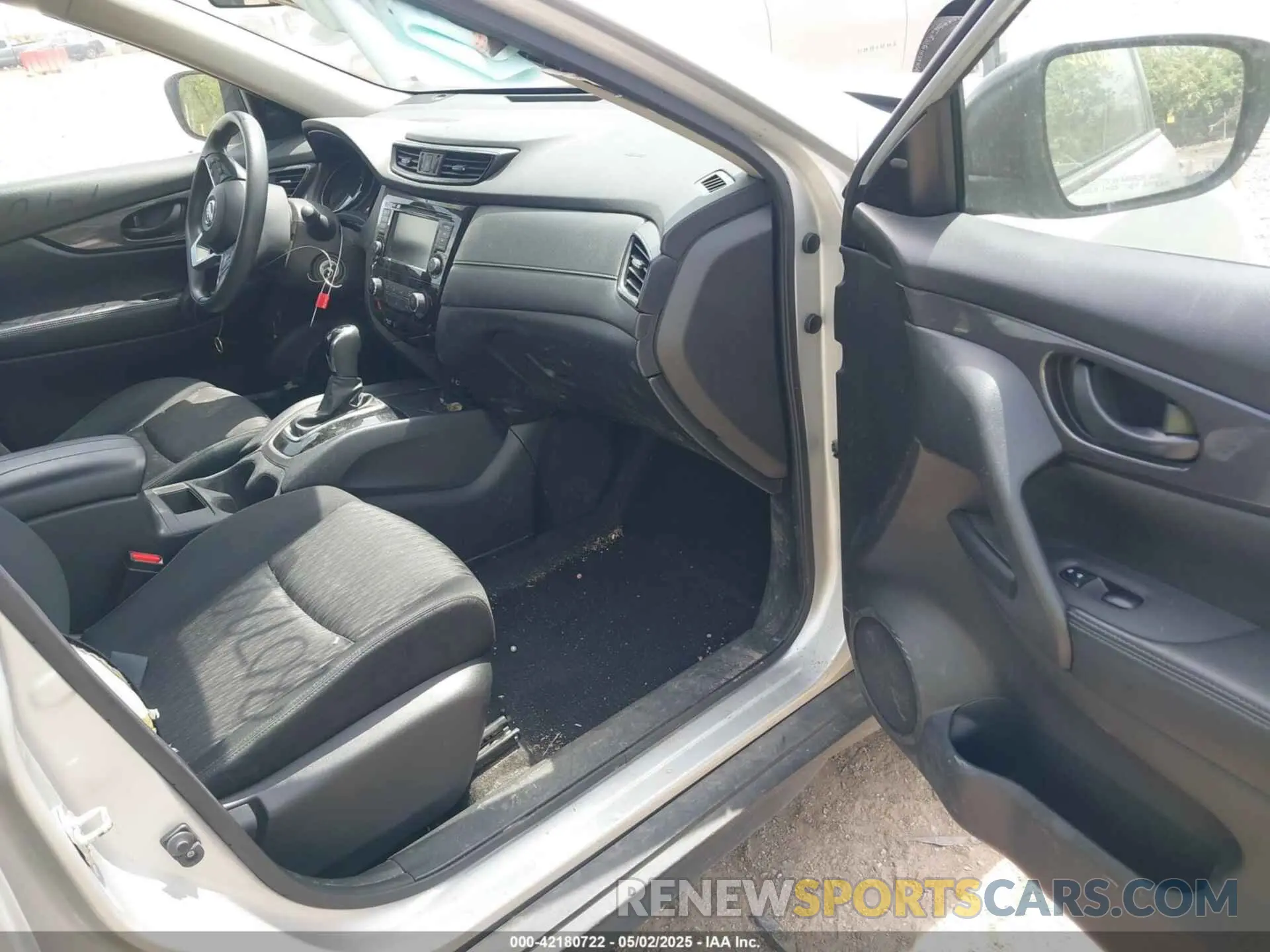 5 Photograph of a damaged car JN8AT2MT1LW043358 NISSAN ROGUE 2020