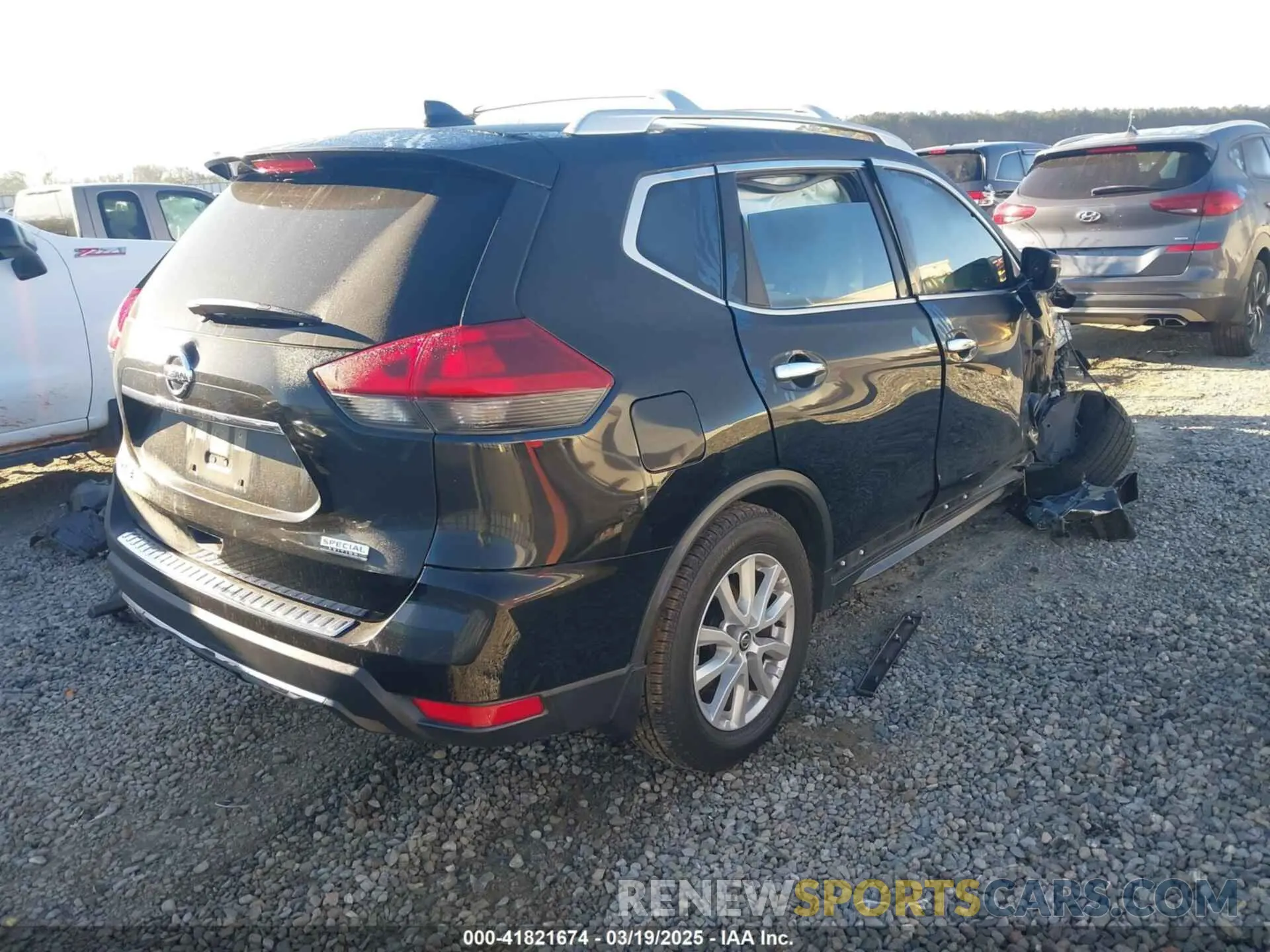 4 Photograph of a damaged car JN8AT2MT2LW001880 NISSAN ROGUE 2020