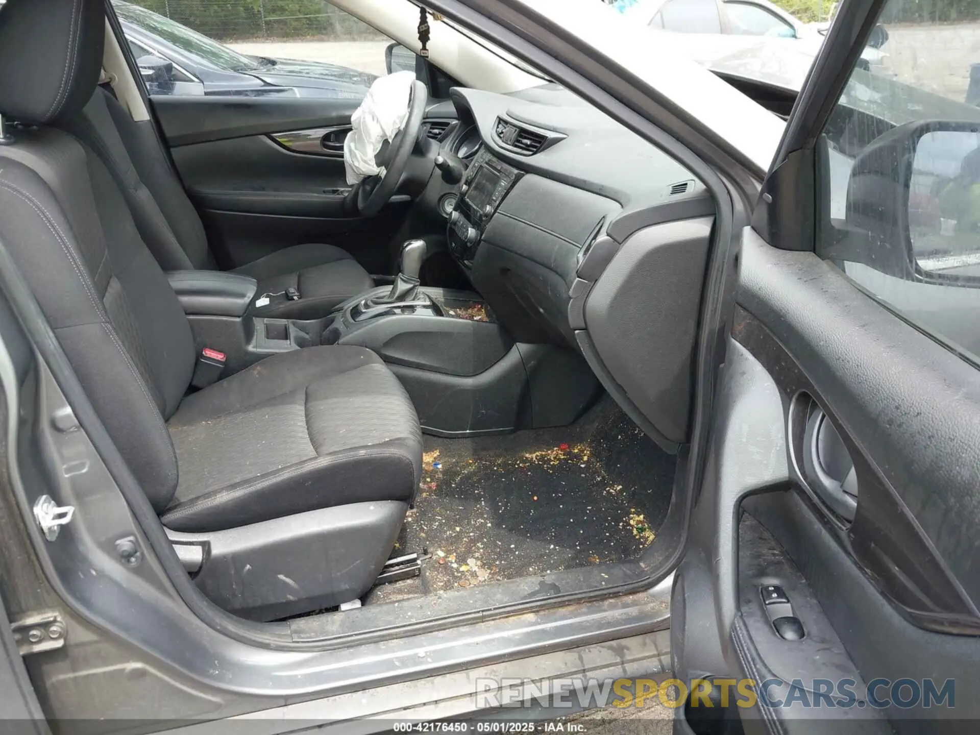 5 Photograph of a damaged car JN8AT2MT2LW036693 NISSAN ROGUE 2020