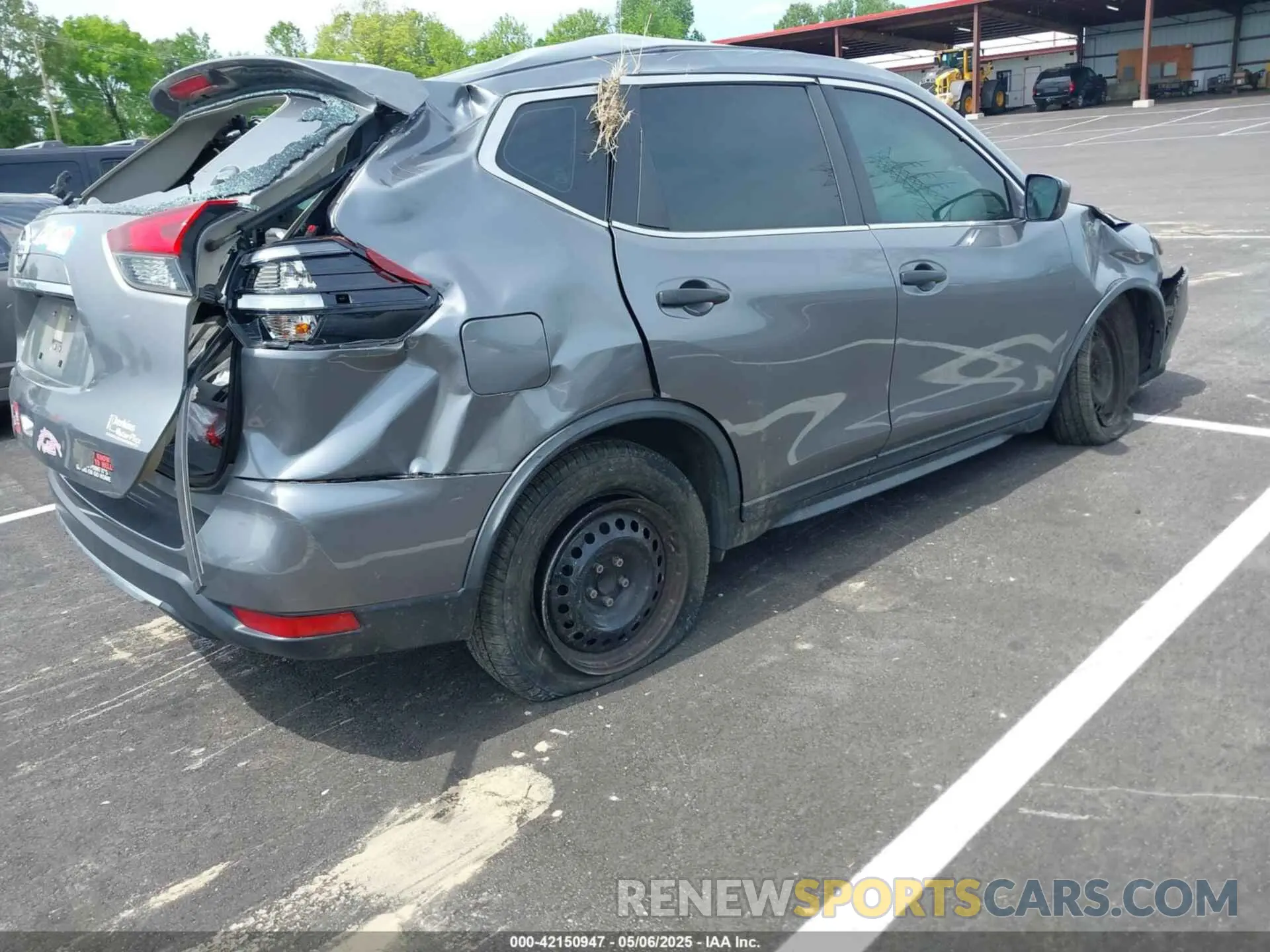 4 Photograph of a damaged car JN8AT2MT2LW042073 NISSAN ROGUE 2020