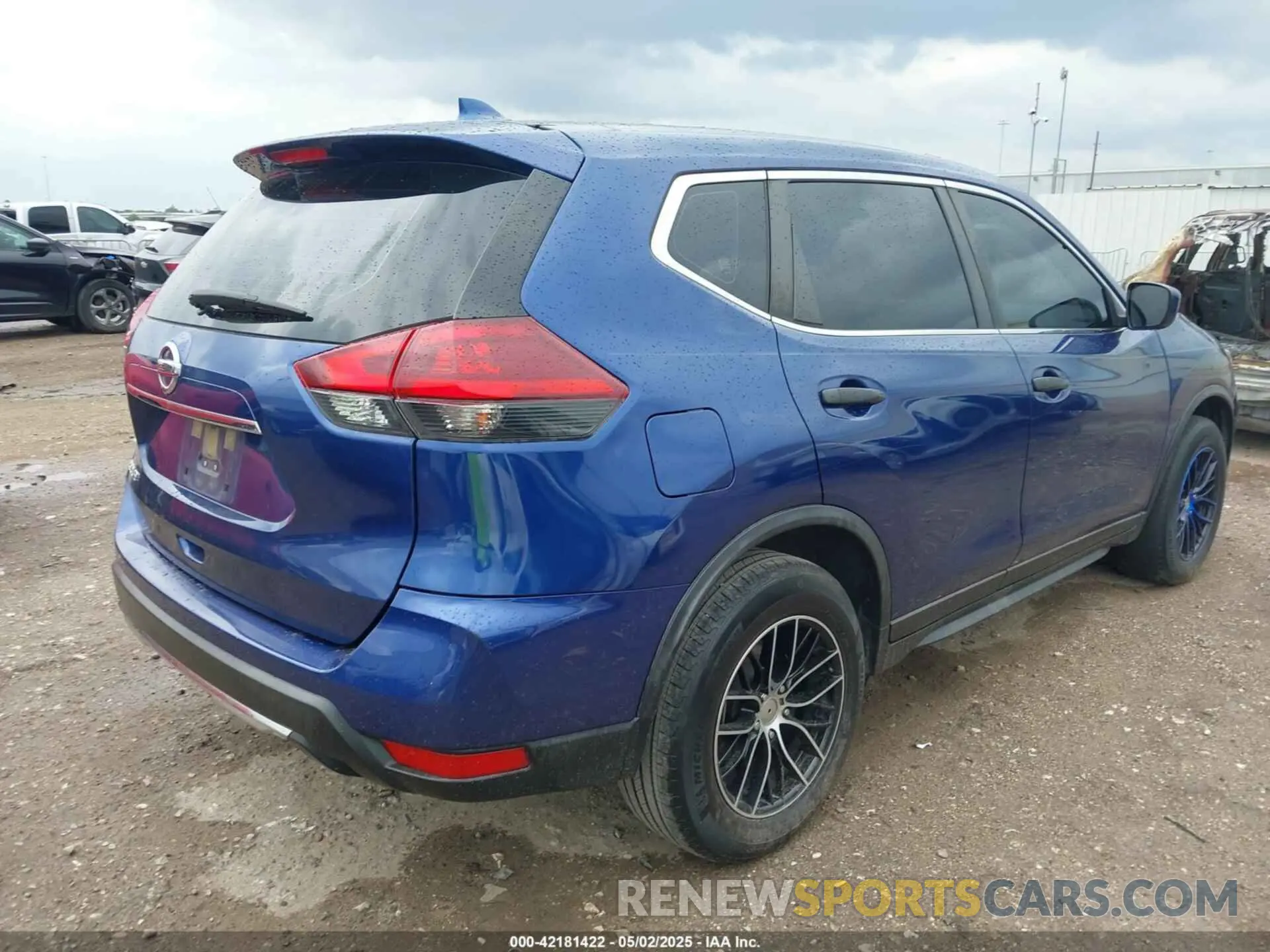 4 Photograph of a damaged car JN8AT2MT2LW043952 NISSAN ROGUE 2020