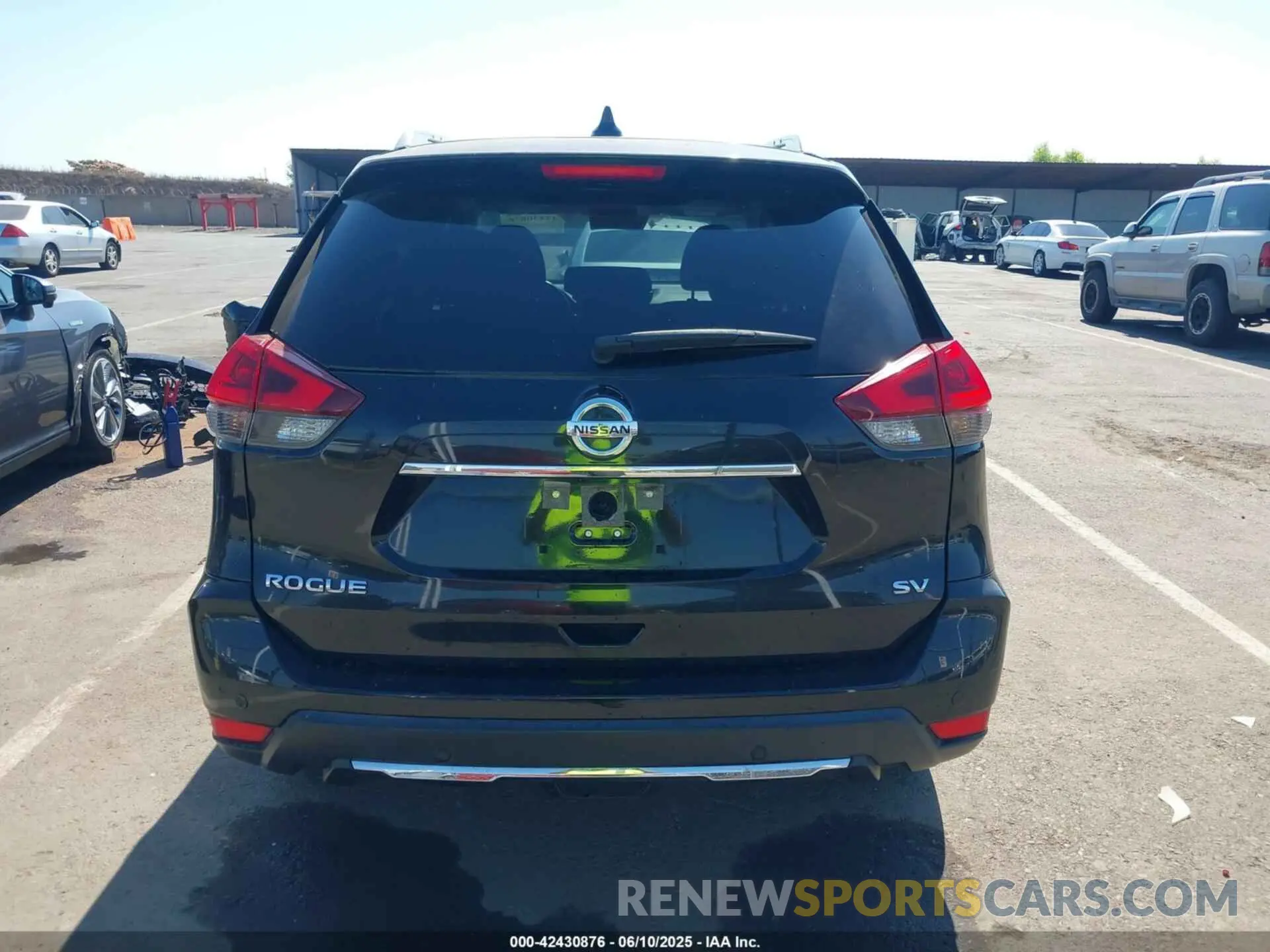 17 Photograph of a damaged car JN8AT2MT3LW039652 NISSAN ROGUE 2020
