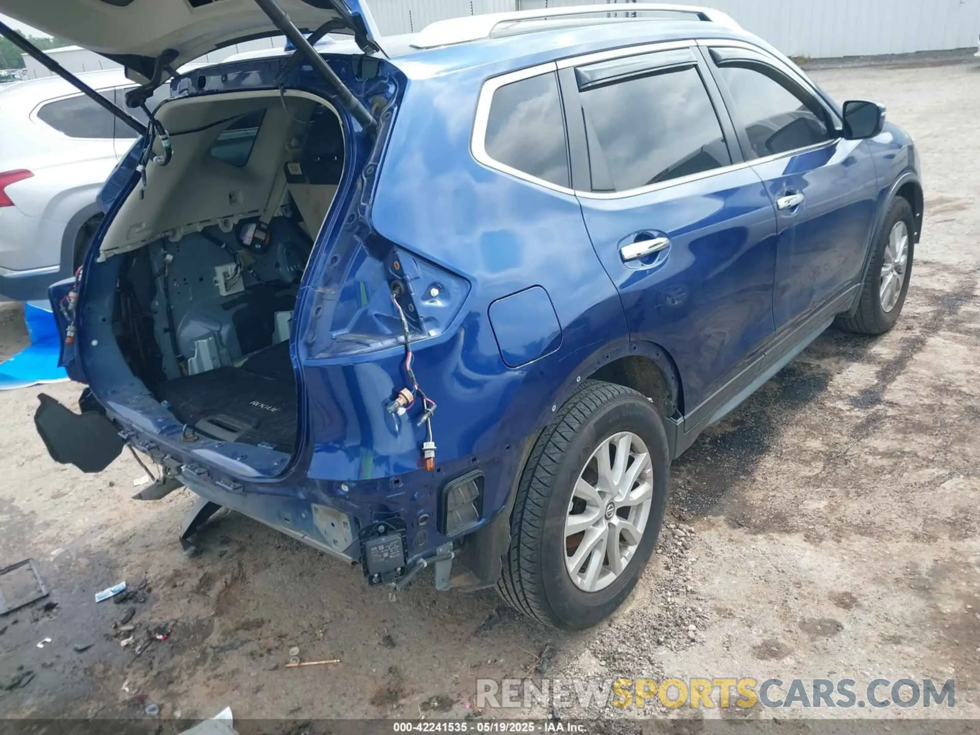 4 Photograph of a damaged car JN8AT2MT4LW013917 NISSAN ROGUE 2020