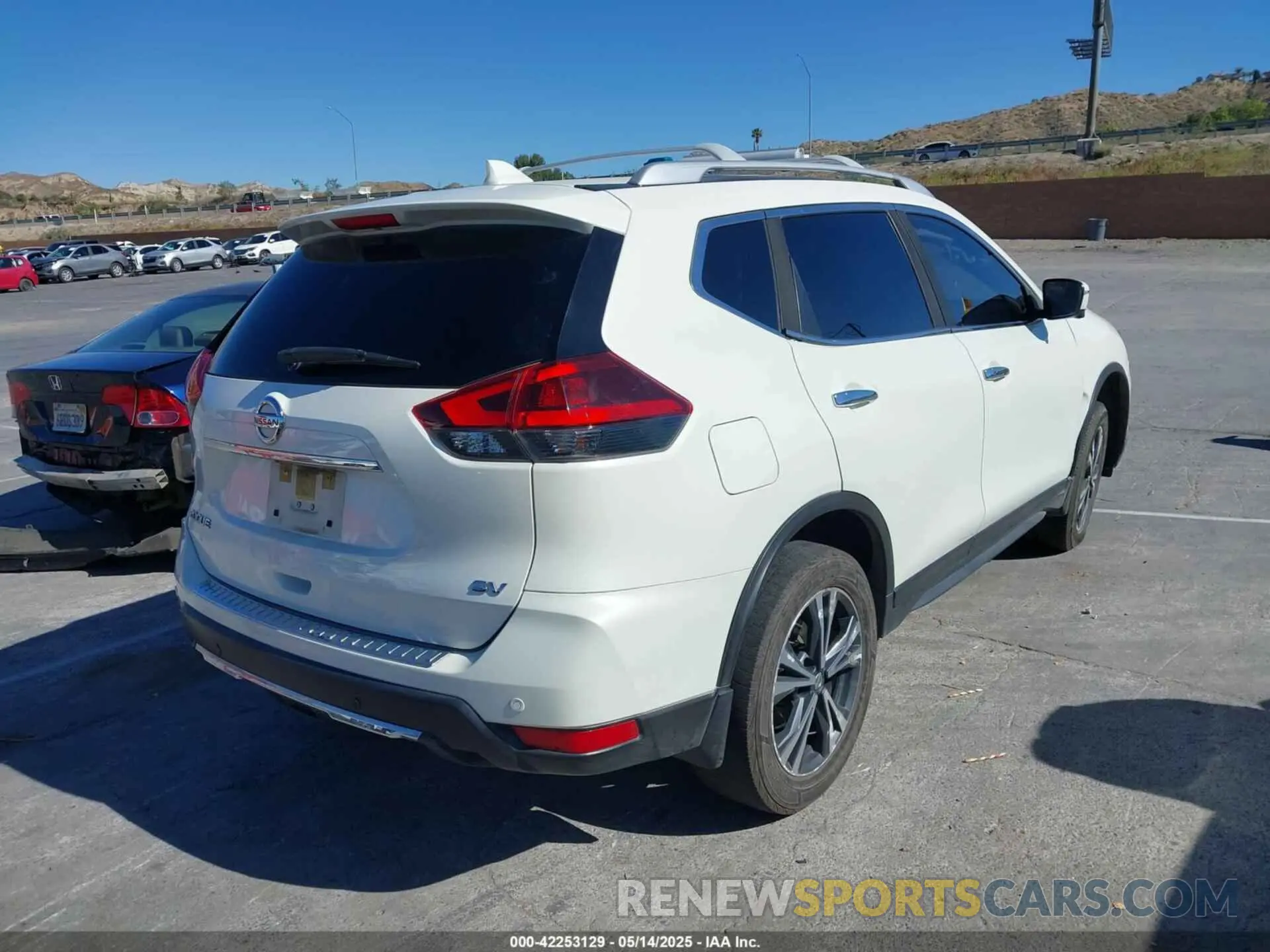 4 Photograph of a damaged car JN8AT2MT5LW012260 NISSAN ROGUE 2020