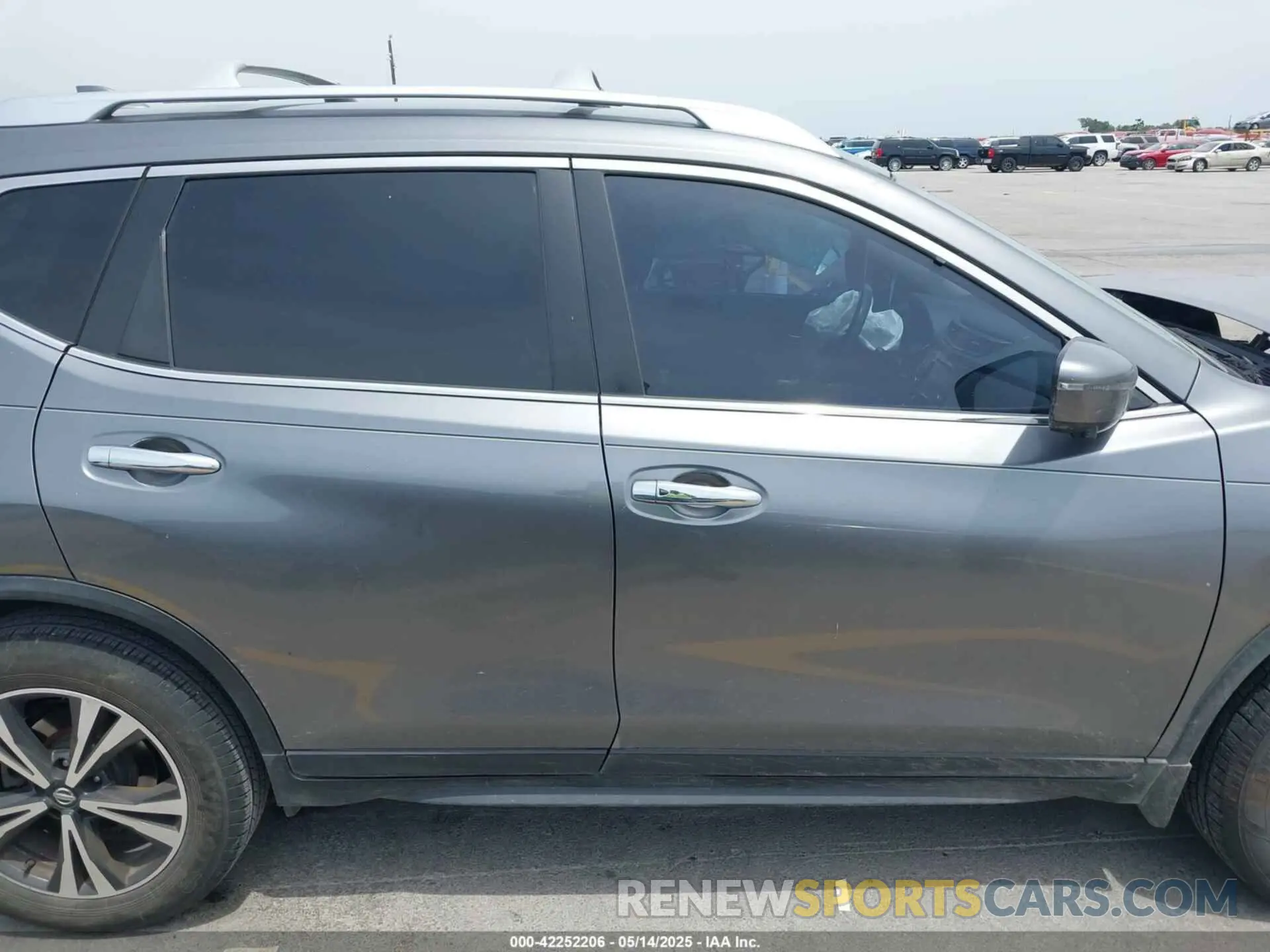 13 Photograph of a damaged car JN8AT2MT6LW000585 NISSAN ROGUE 2020