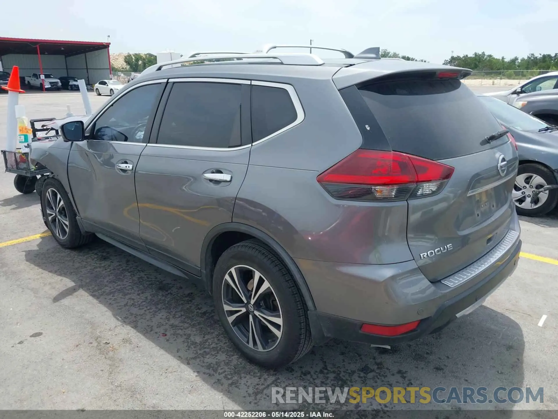 3 Photograph of a damaged car JN8AT2MT6LW000585 NISSAN ROGUE 2020